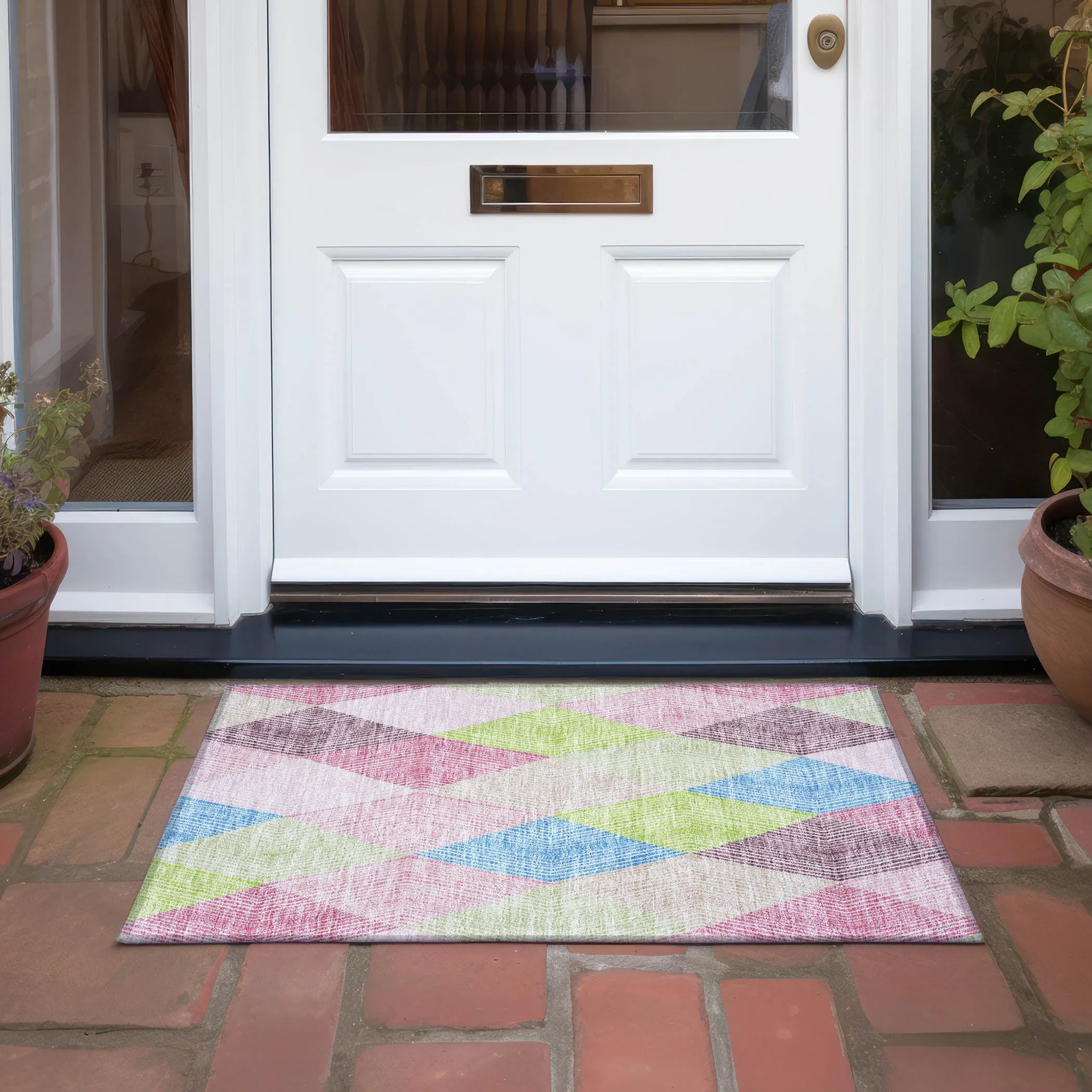 Machine Washable Indoor/ Outdoor Diamond Stripes Chantille Rug