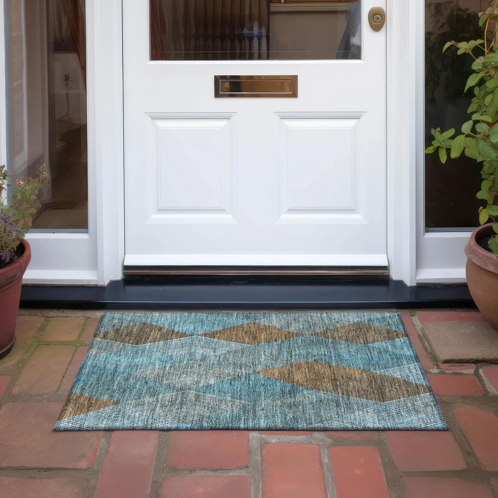 Machine Washable Indoor/ Outdoor Diamond Stripes Chantille Rug