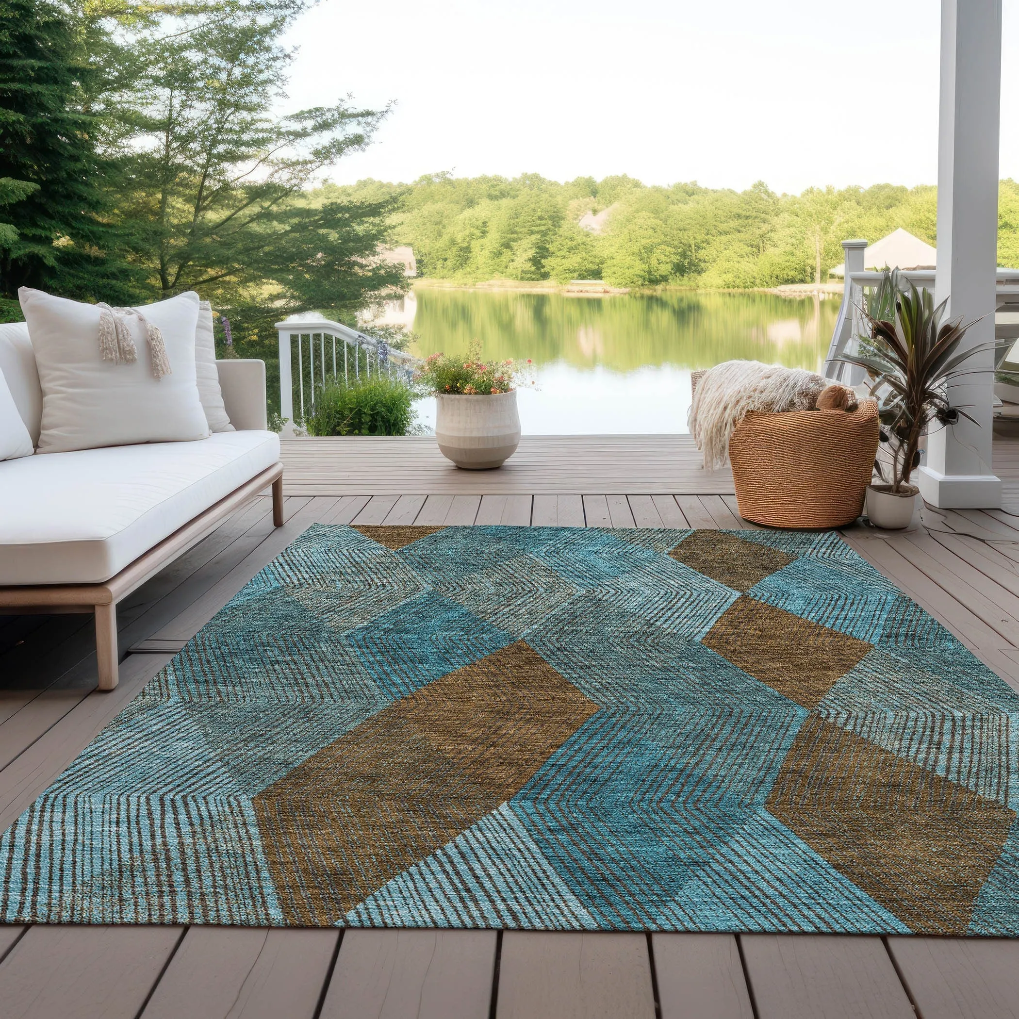 Machine Washable Indoor/ Outdoor Diamond Stripes Chantille Rug