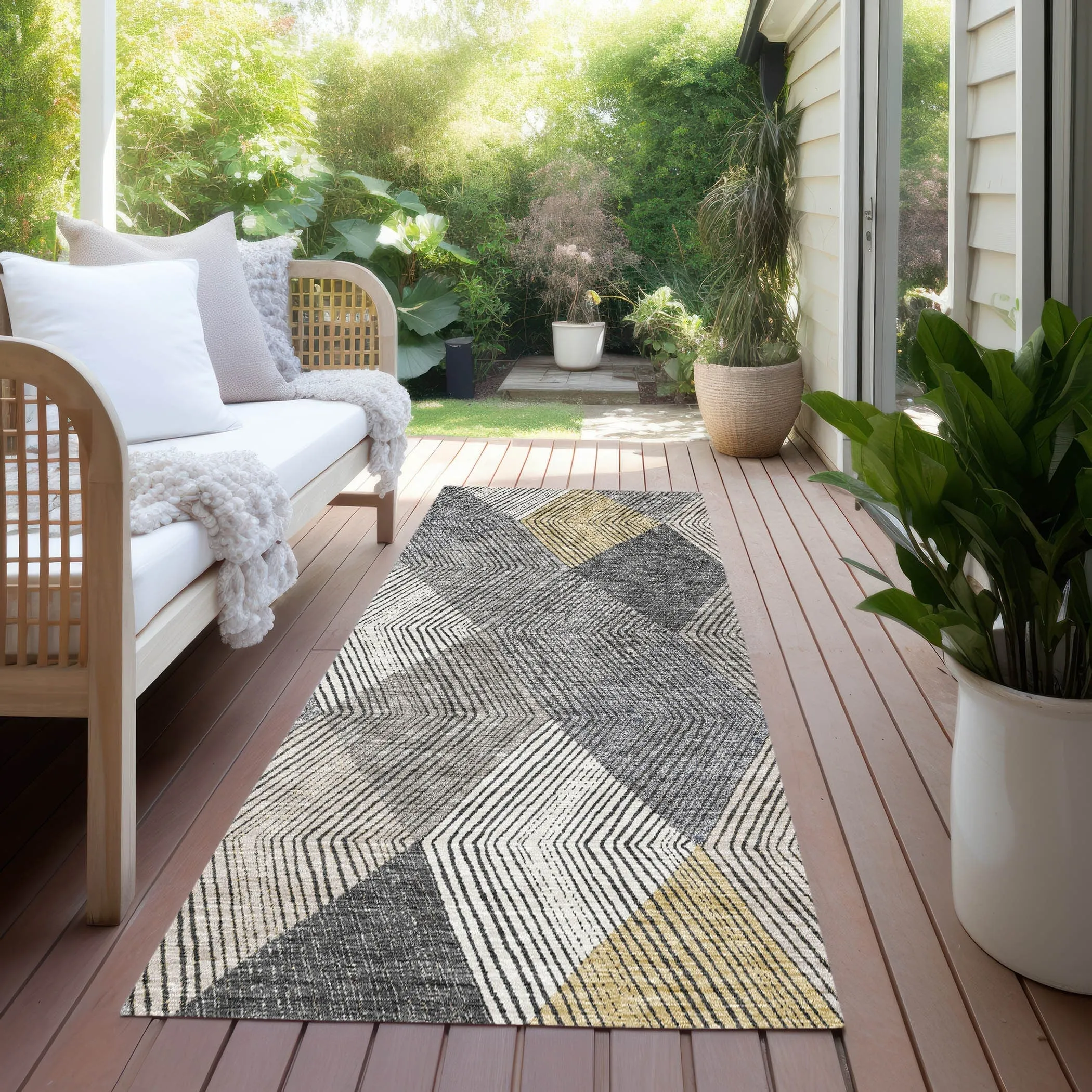 Machine Washable Indoor/ Outdoor Diamond Stripes Chantille Rug