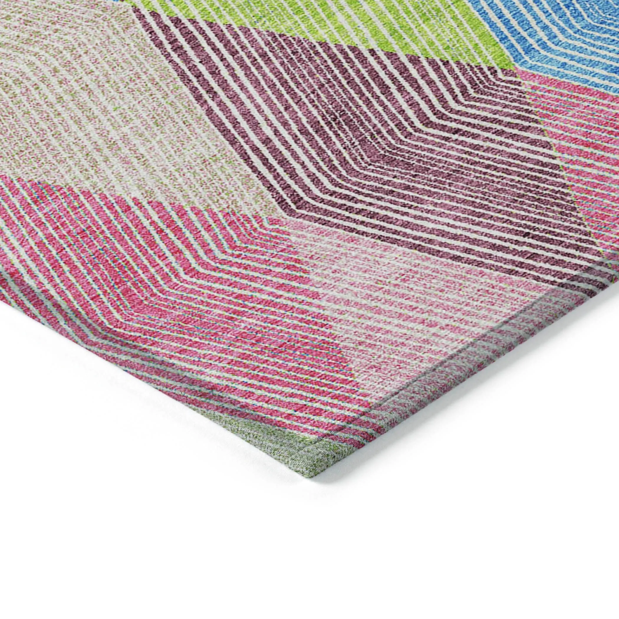 Machine Washable Indoor/ Outdoor Diamond Stripes Chantille Rug
