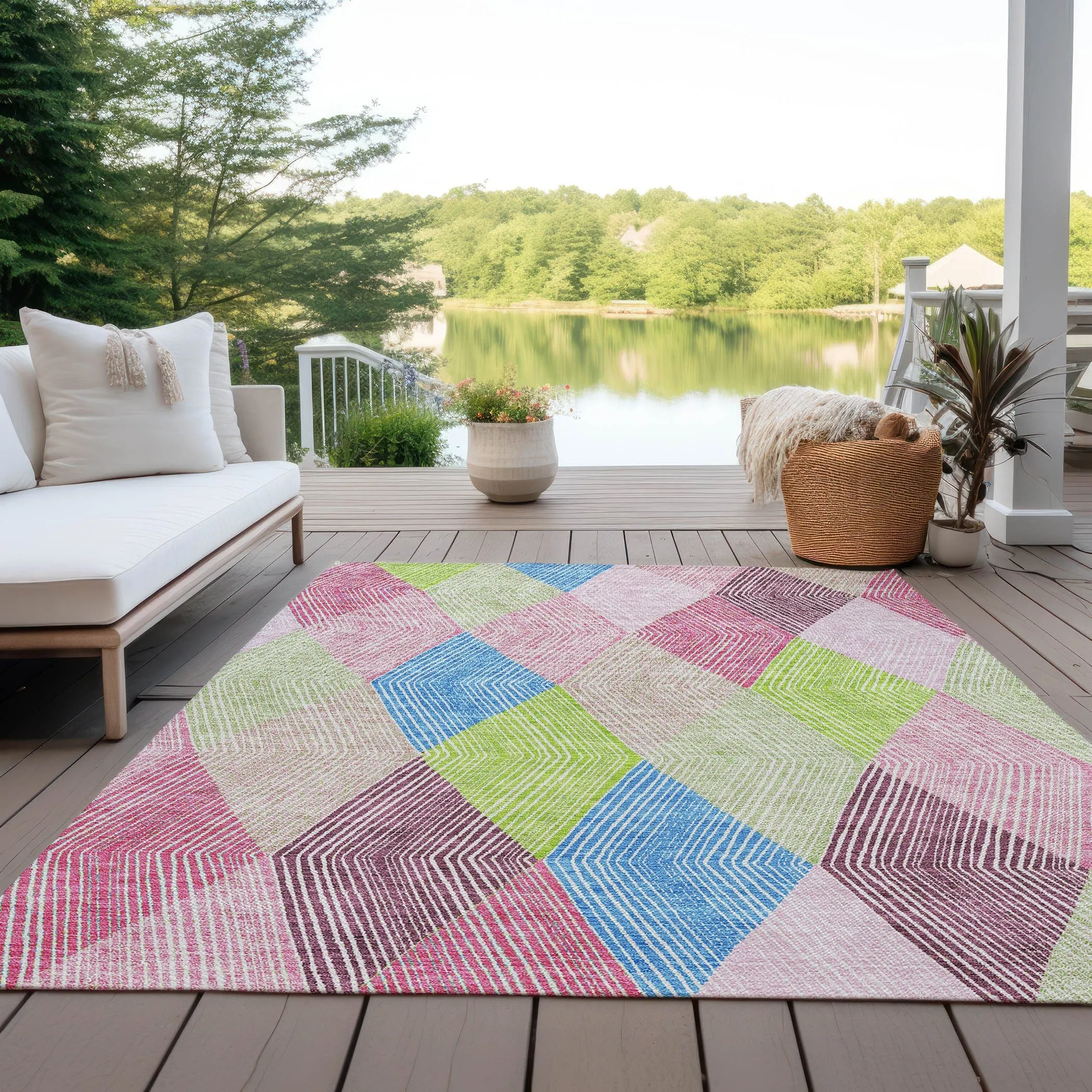 Machine Washable Indoor/ Outdoor Diamond Stripes Chantille Rug