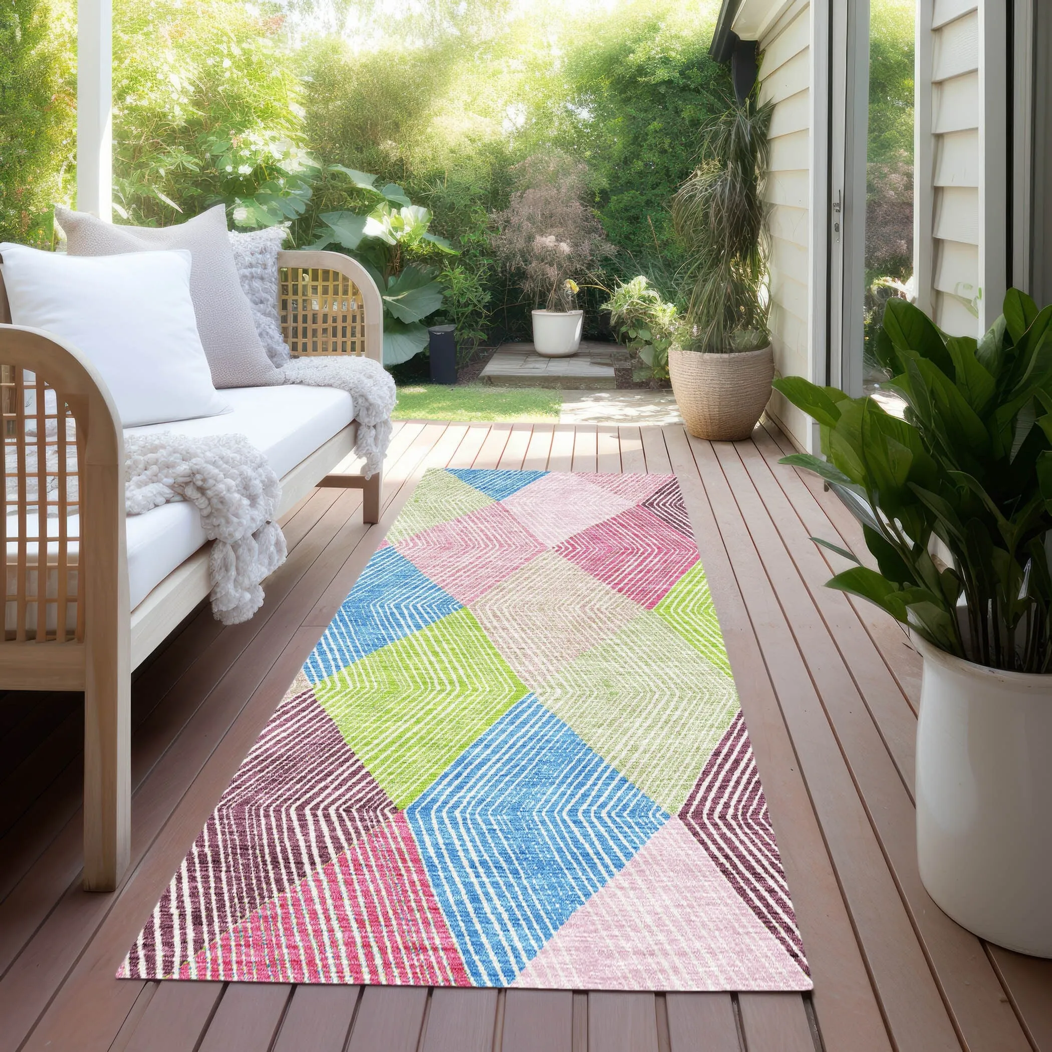 Machine Washable Indoor/ Outdoor Diamond Stripes Chantille Rug