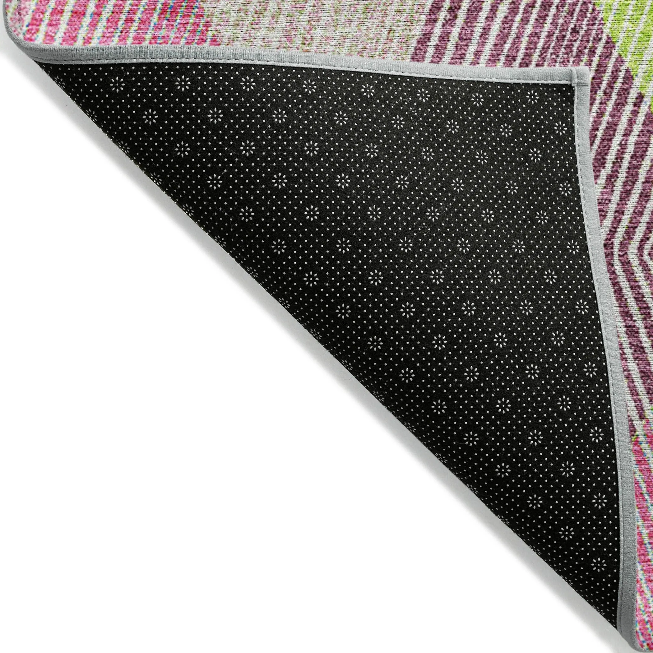 Machine Washable Indoor/ Outdoor Diamond Stripes Chantille Rug