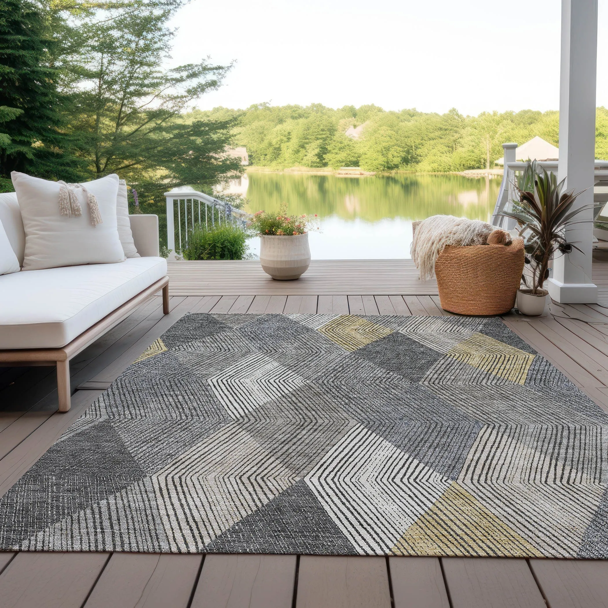 Machine Washable Indoor/ Outdoor Diamond Stripes Chantille Rug