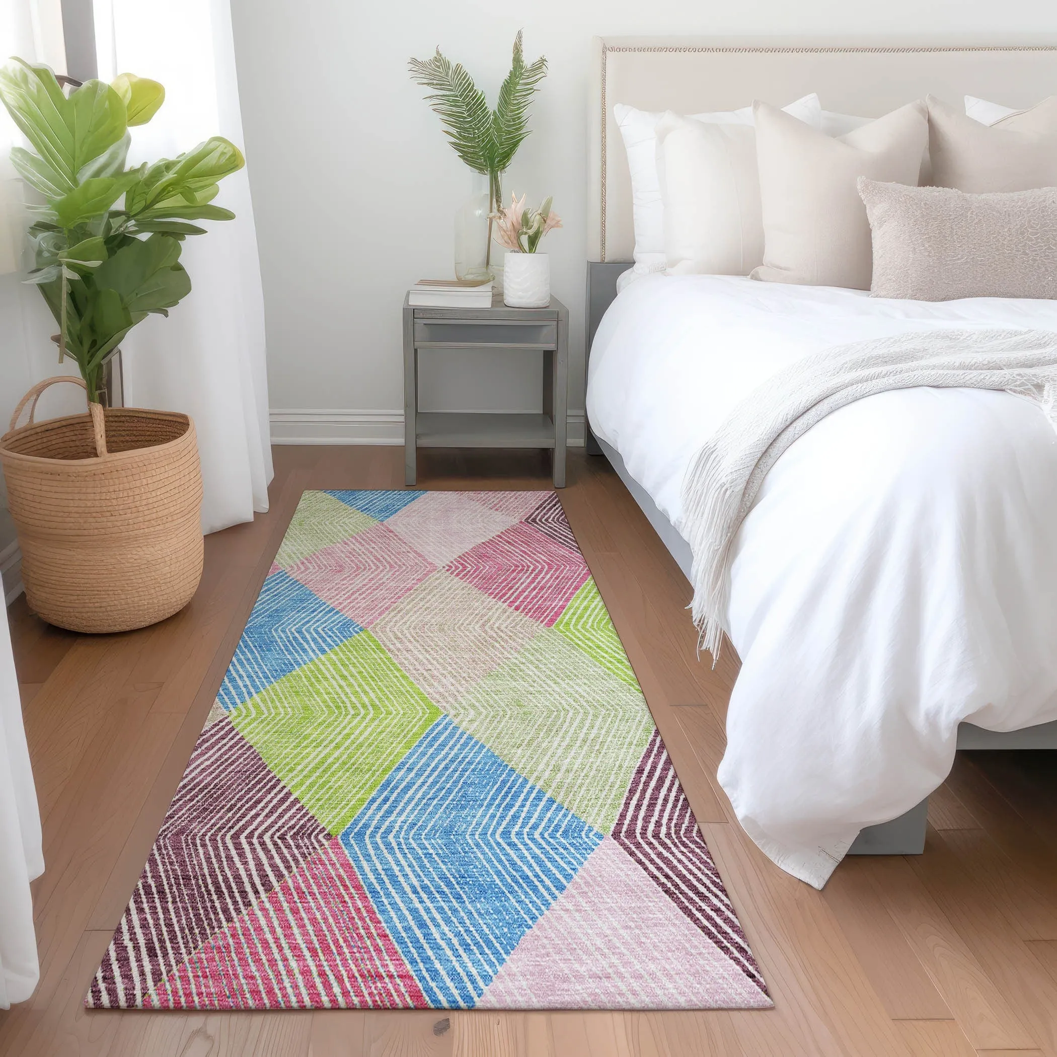 Machine Washable Indoor/ Outdoor Diamond Stripes Chantille Rug