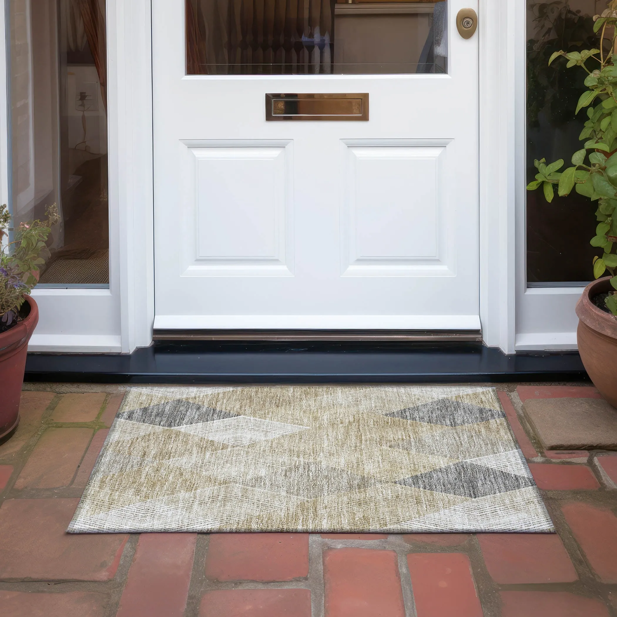 Machine Washable Indoor/ Outdoor Diamond Stripes Chantille Rug