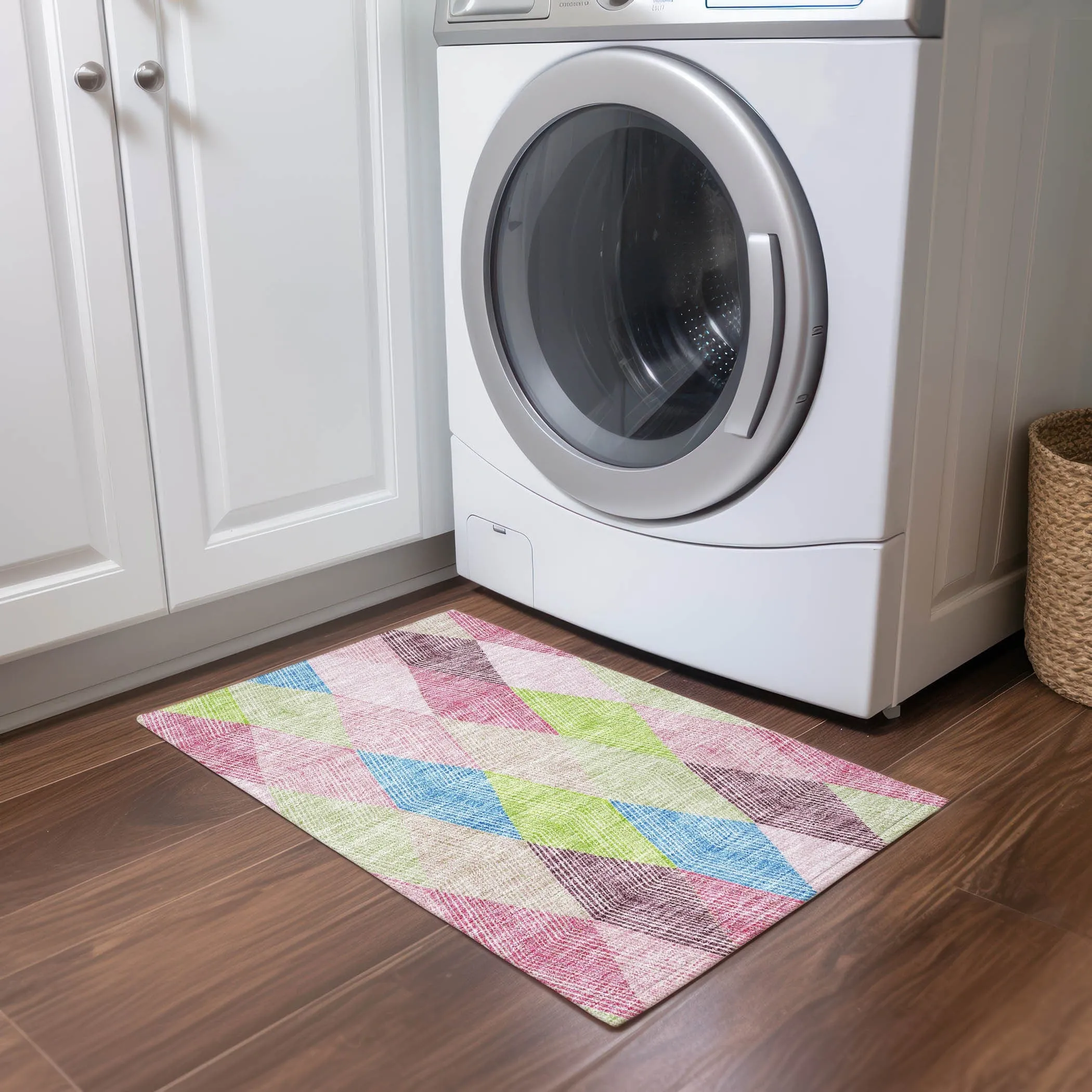 Machine Washable Indoor/ Outdoor Diamond Stripes Chantille Rug
