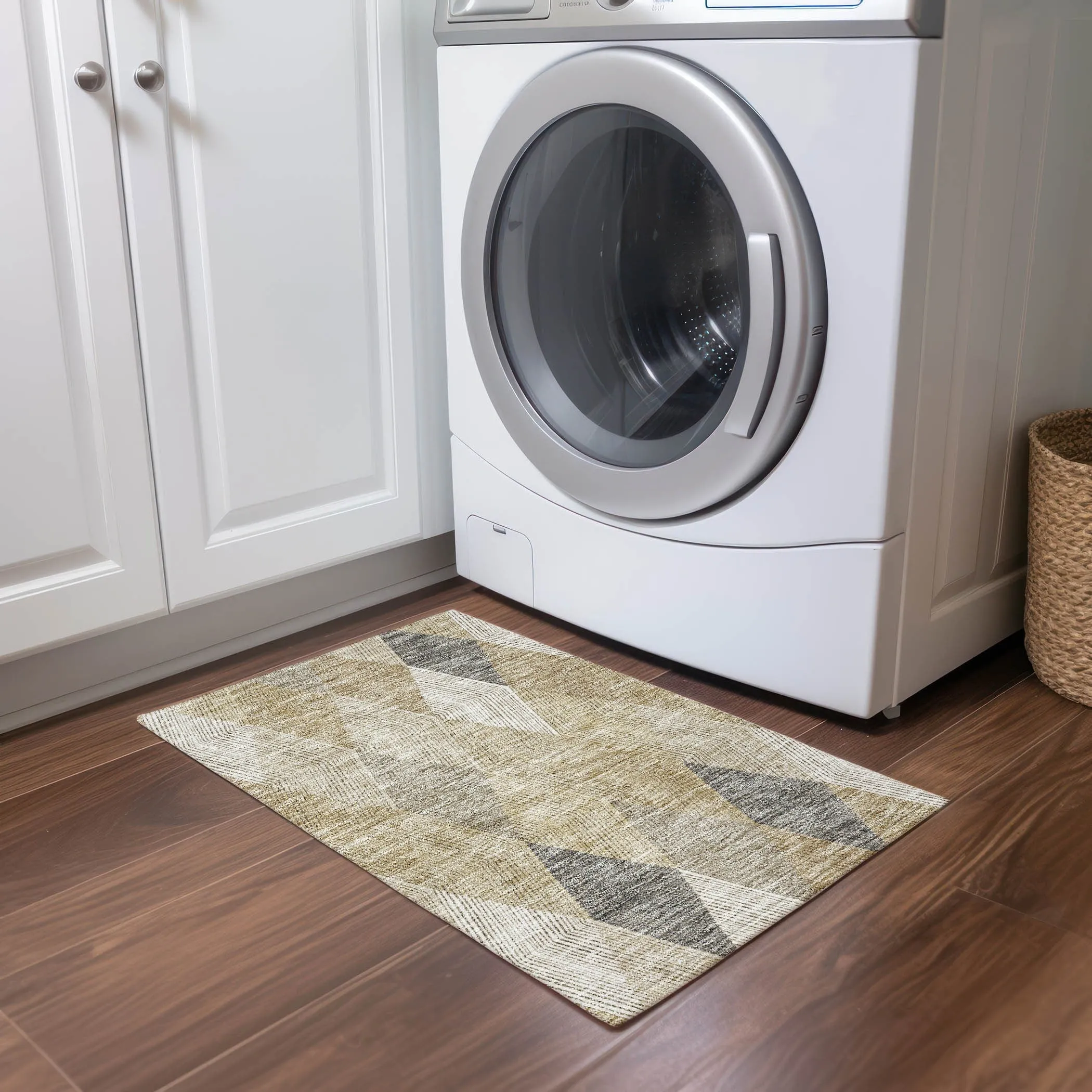 Machine Washable Indoor/ Outdoor Diamond Stripes Chantille Rug