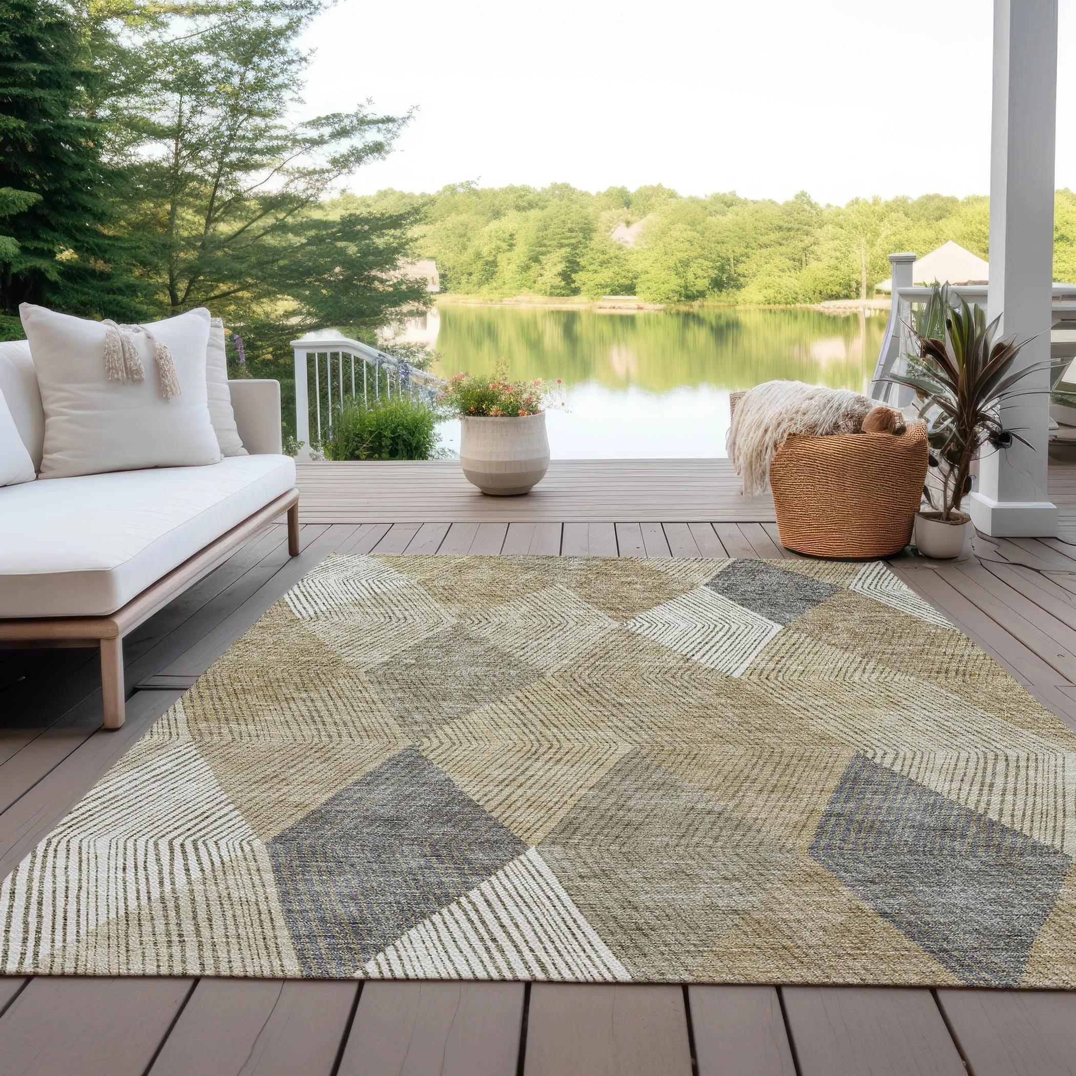 Machine Washable Indoor/ Outdoor Diamond Stripes Chantille Rug