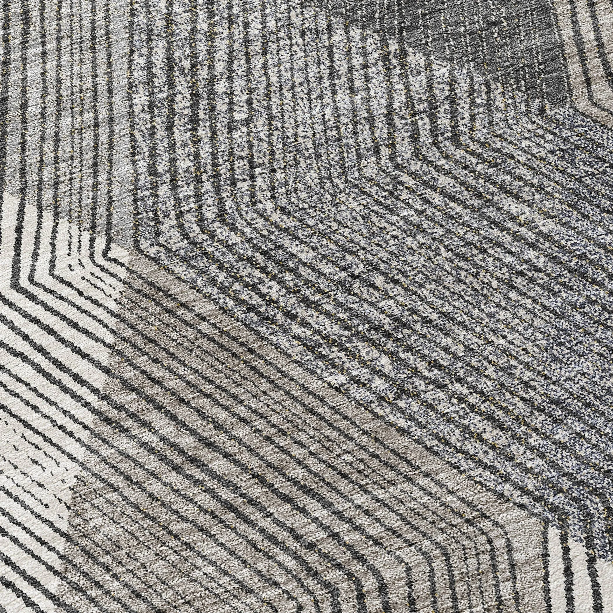 Machine Washable Indoor/ Outdoor Diamond Stripes Chantille Rug