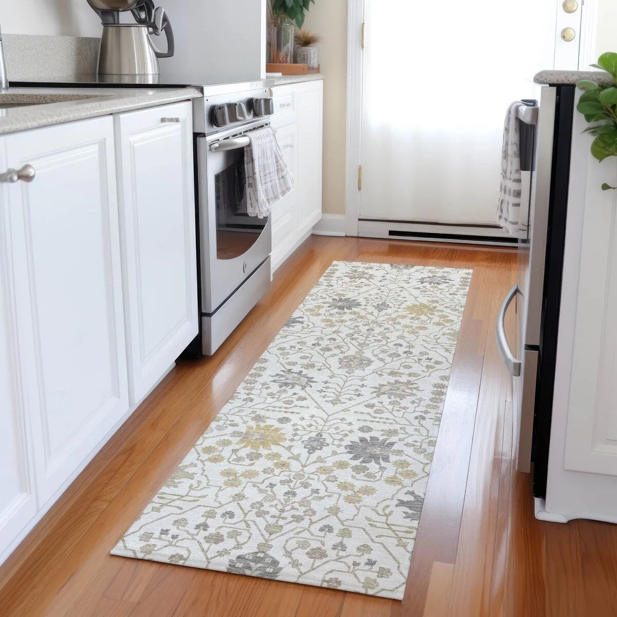 Machine Washable Indoor/ Outdoor Global Traditional Chantille Rug
