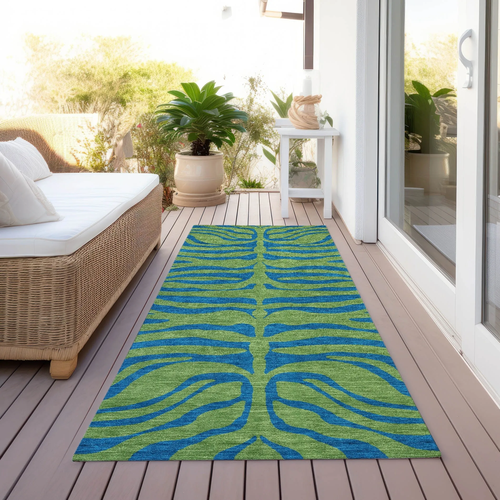 Machine Washable Indoor/ Outdoor Modern Animal Print Chantille Rug