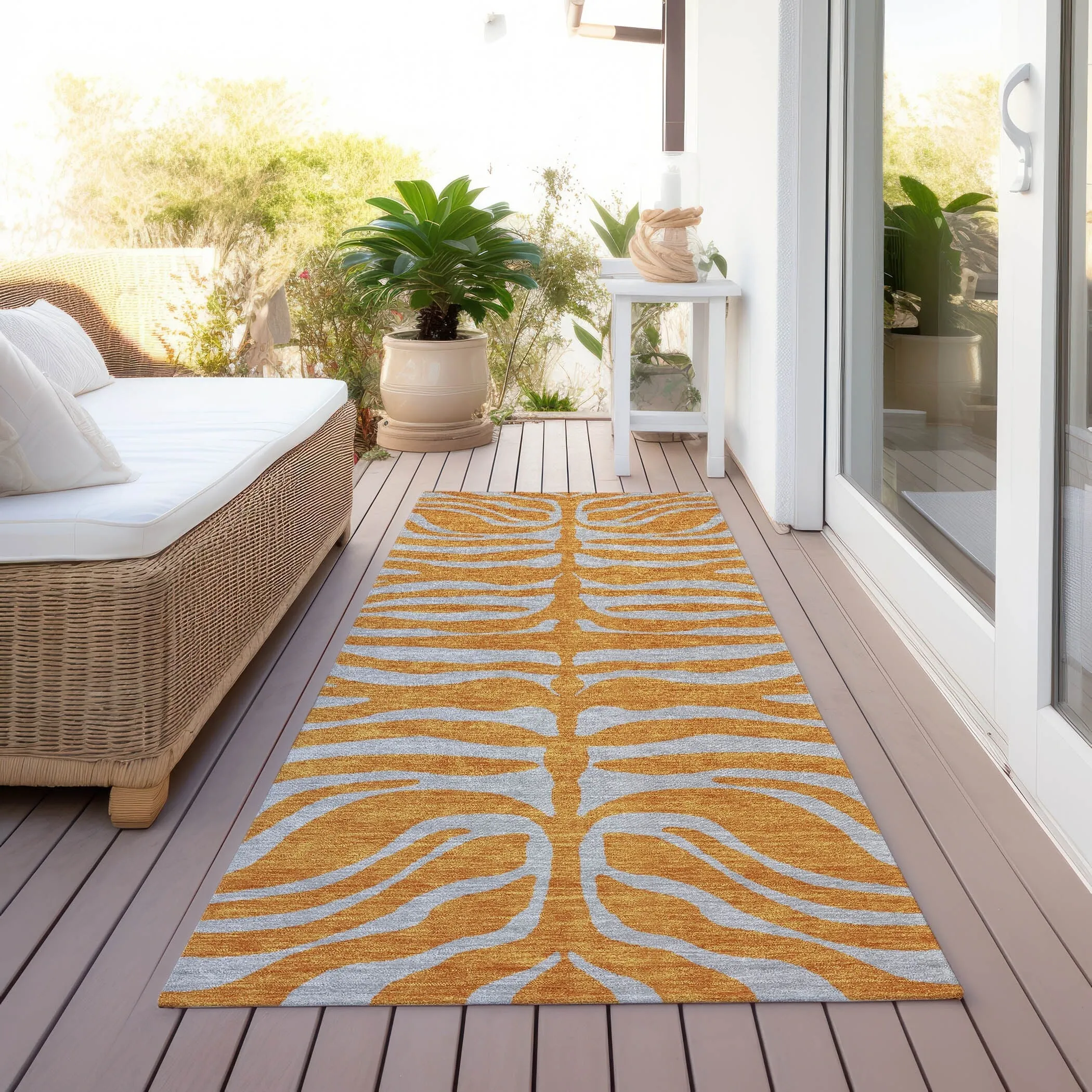 Machine Washable Indoor/ Outdoor Modern Animal Print Chantille Rug