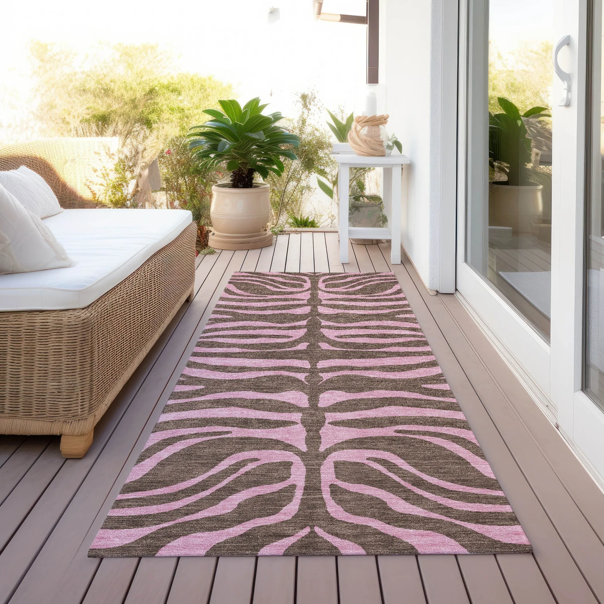 Machine Washable Indoor/ Outdoor Modern Animal Print Chantille Rug
