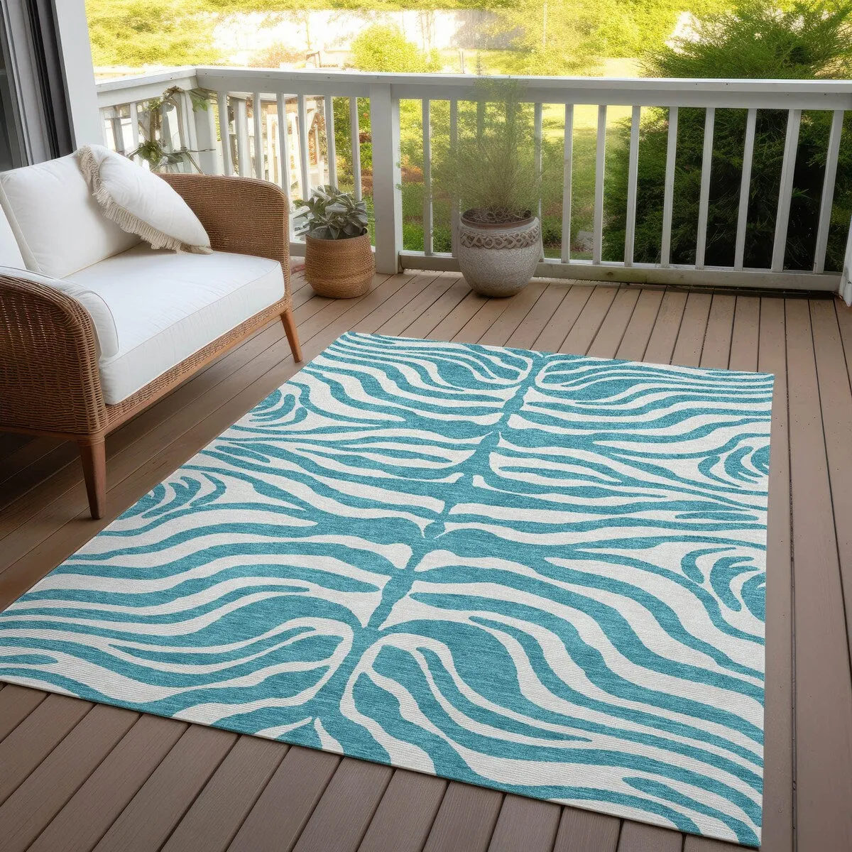 Machine Washable Indoor/ Outdoor Modern Animal Print Chantille Rug