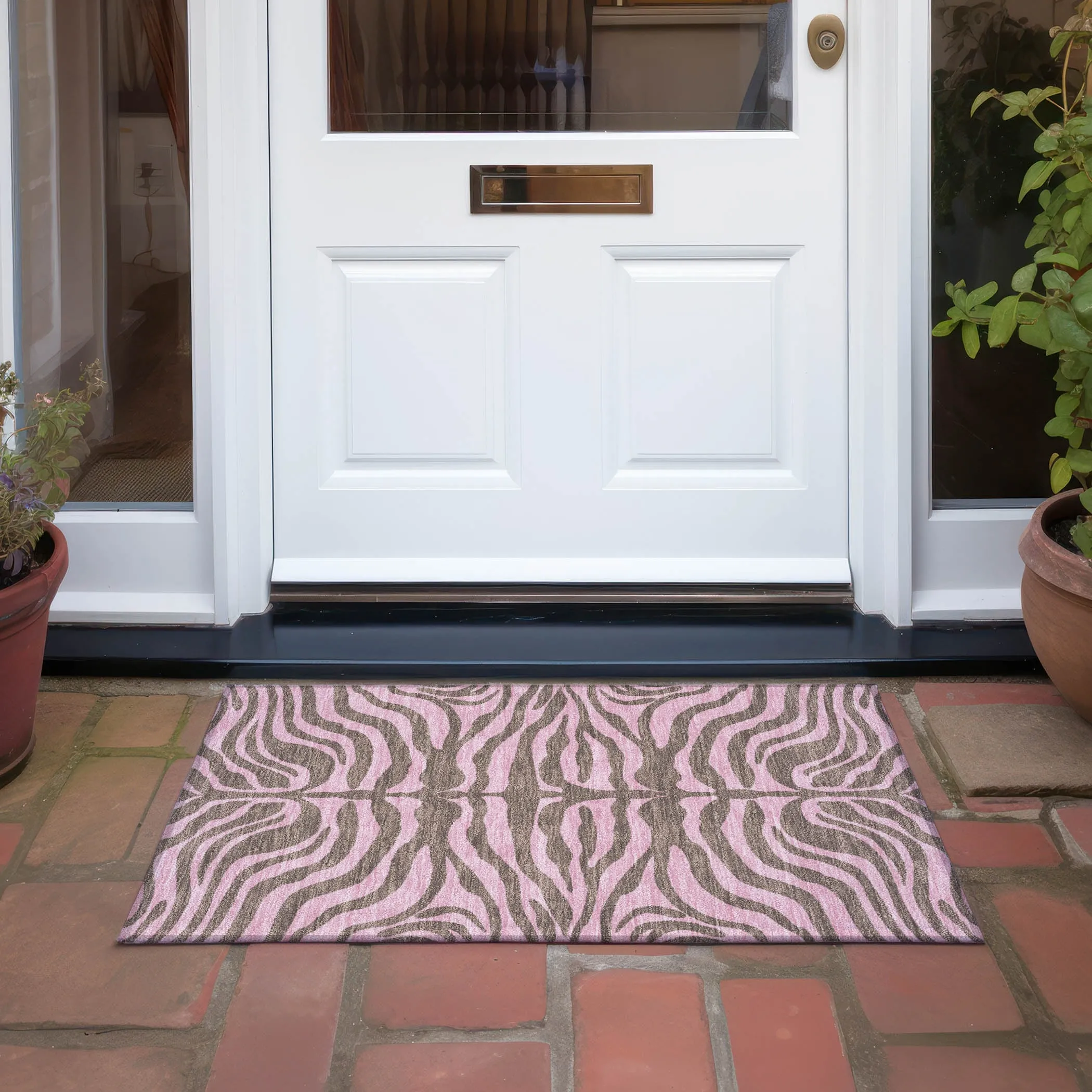 Machine Washable Indoor/ Outdoor Modern Animal Print Chantille Rug