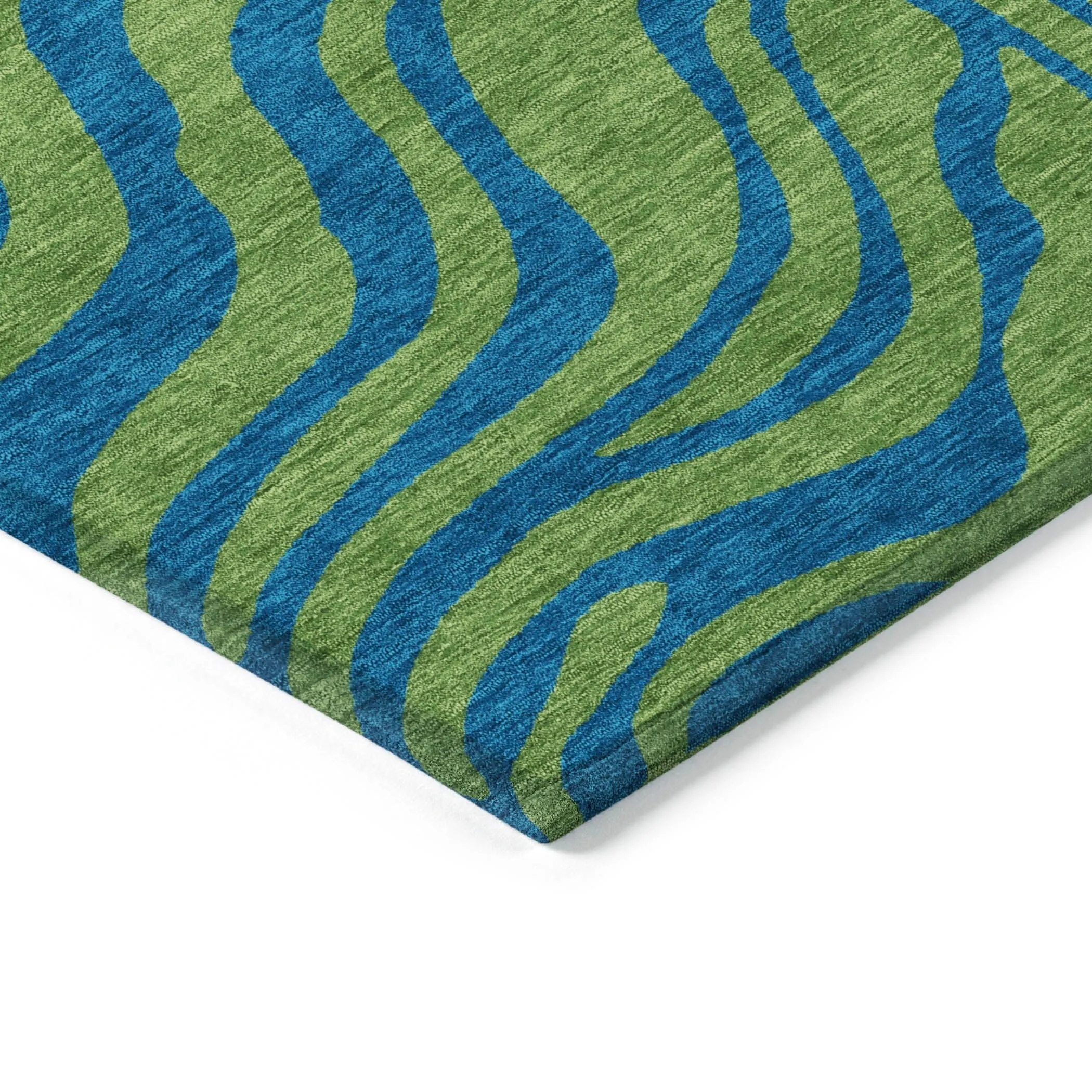 Machine Washable Indoor/ Outdoor Modern Animal Print Chantille Rug