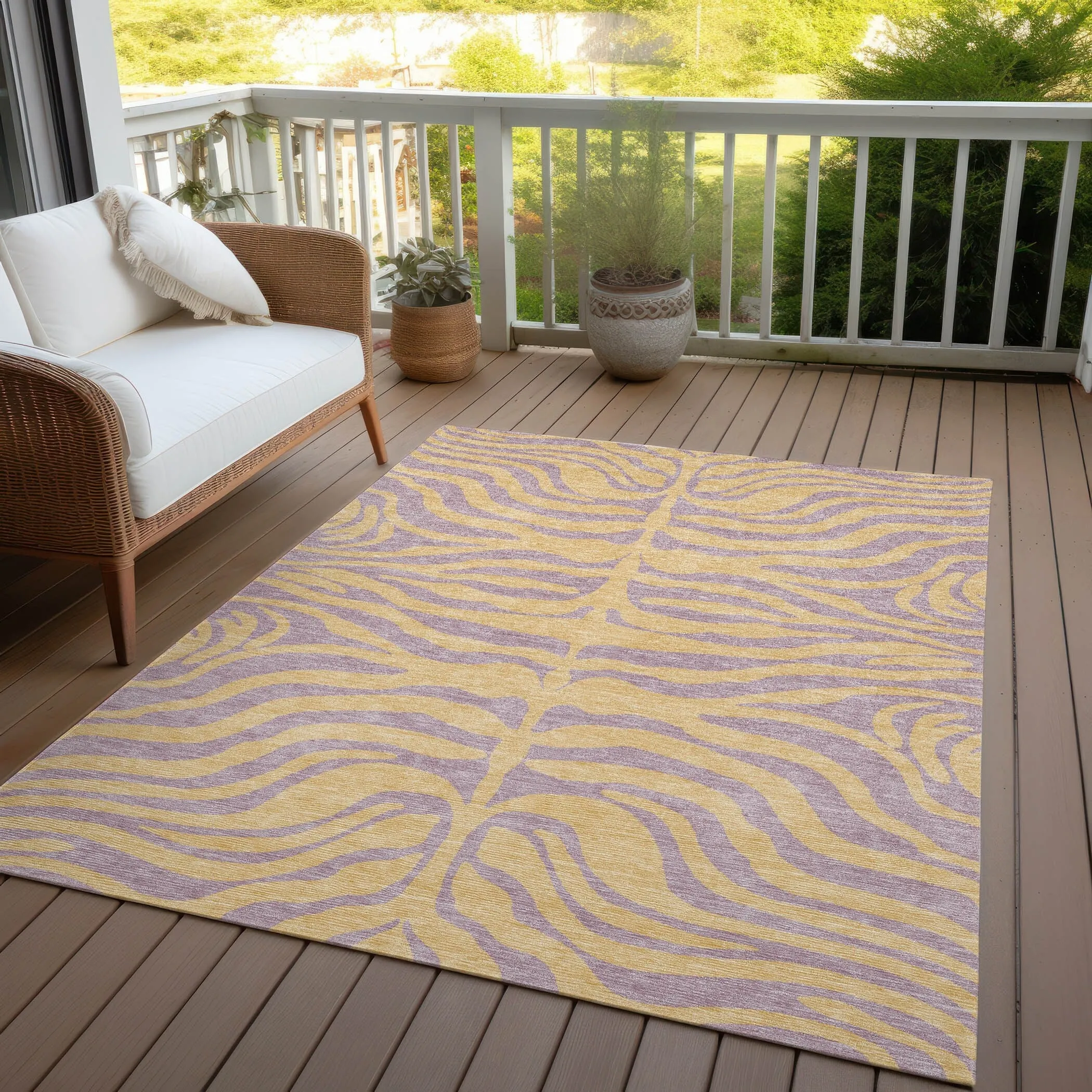 Machine Washable Indoor/ Outdoor Modern Animal Print Chantille Rug