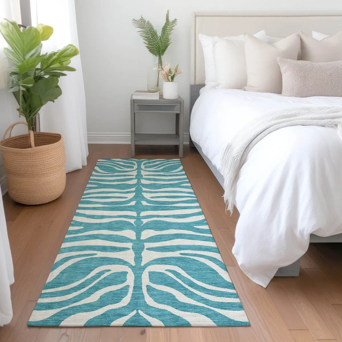 Machine Washable Indoor/ Outdoor Modern Animal Print Chantille Rug