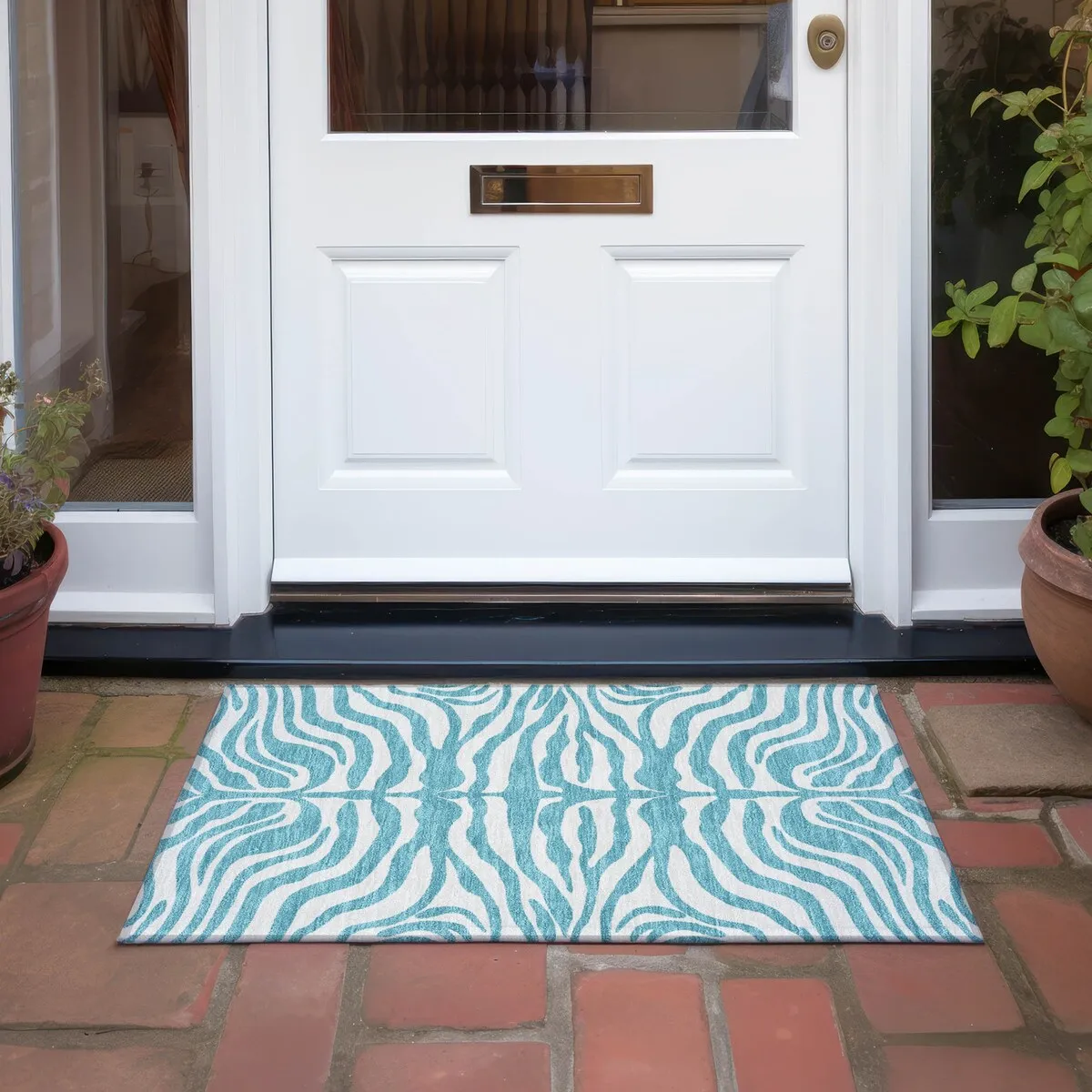 Machine Washable Indoor/ Outdoor Modern Animal Print Chantille Rug