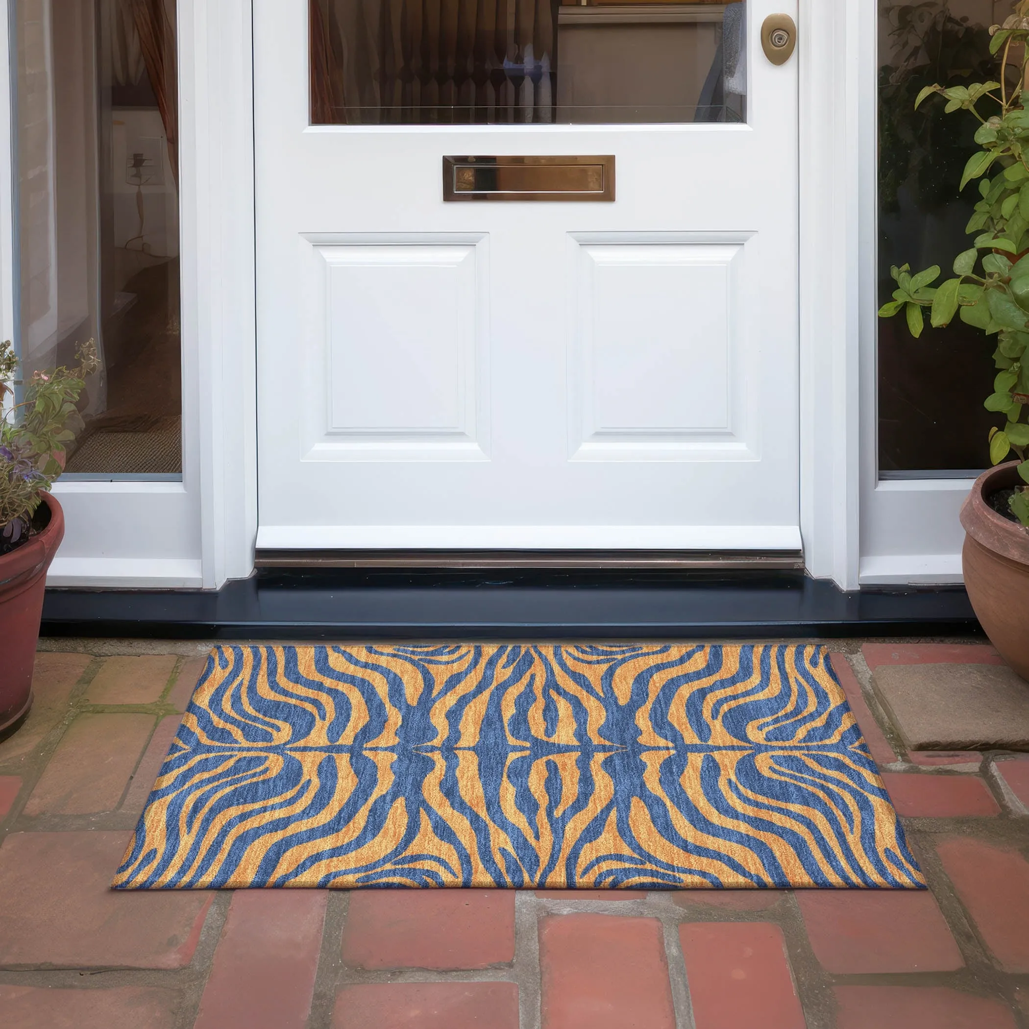 Machine Washable Indoor/ Outdoor Modern Animal Print Chantille Rug