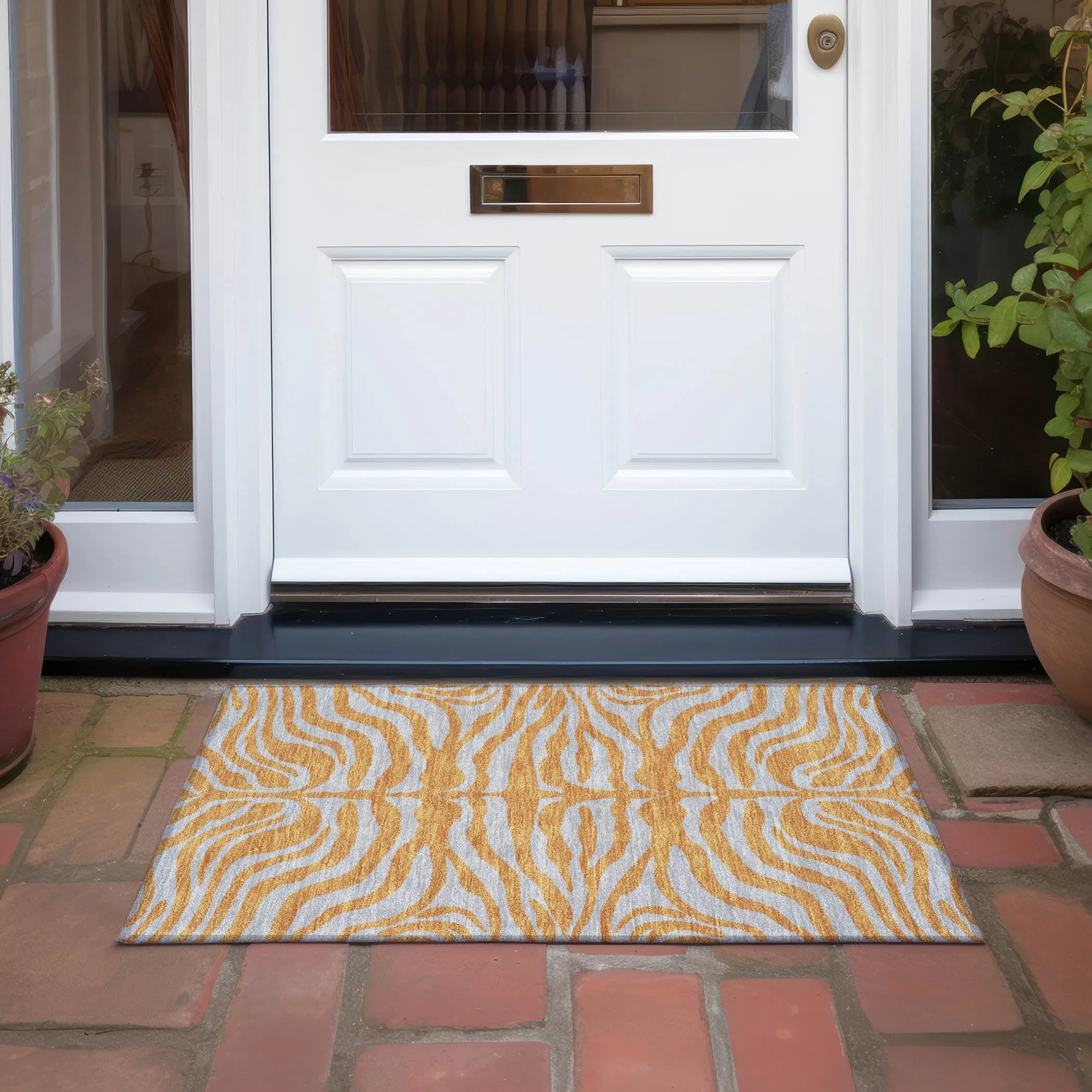 Machine Washable Indoor/ Outdoor Modern Animal Print Chantille Rug