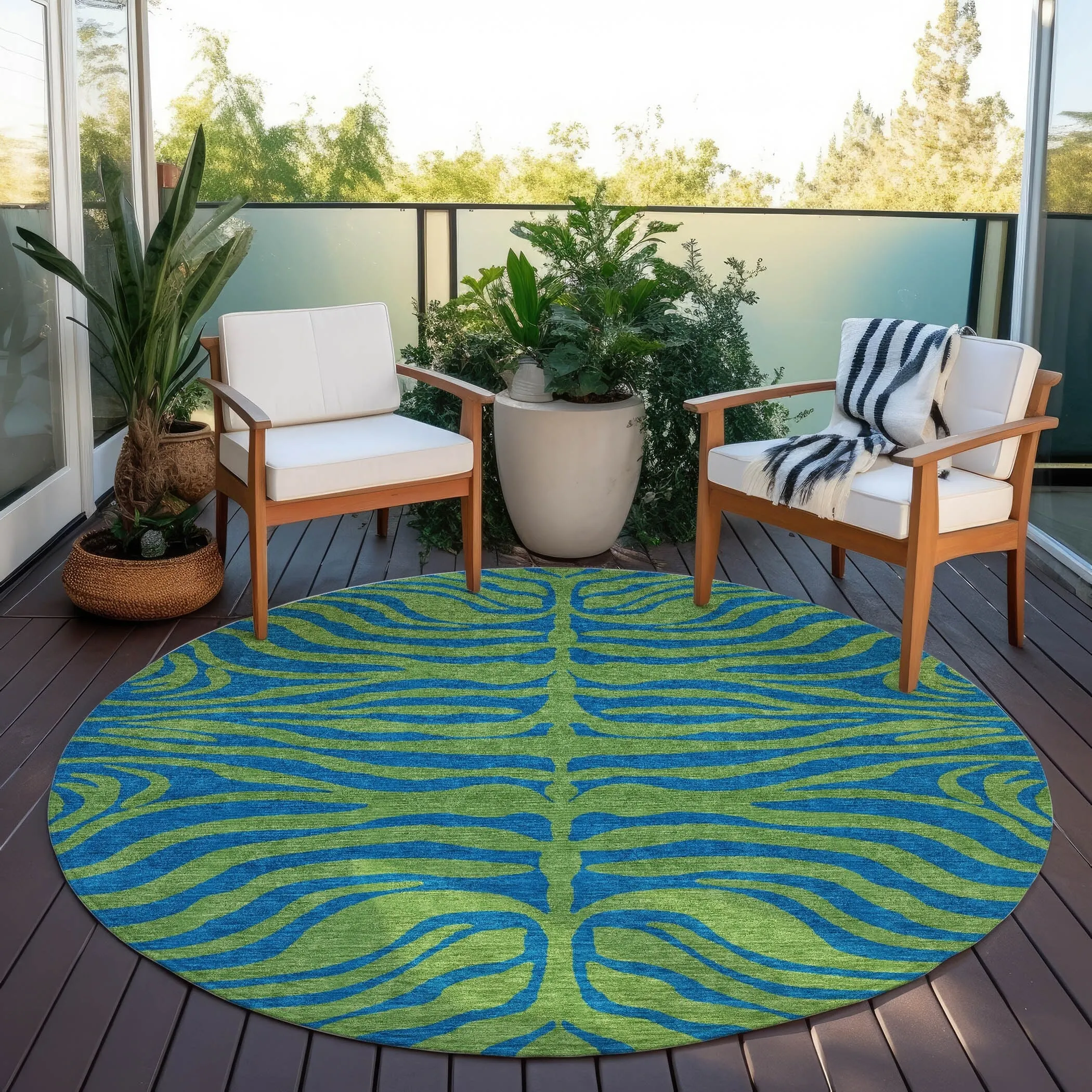 Machine Washable Indoor/ Outdoor Modern Animal Print Chantille Rug