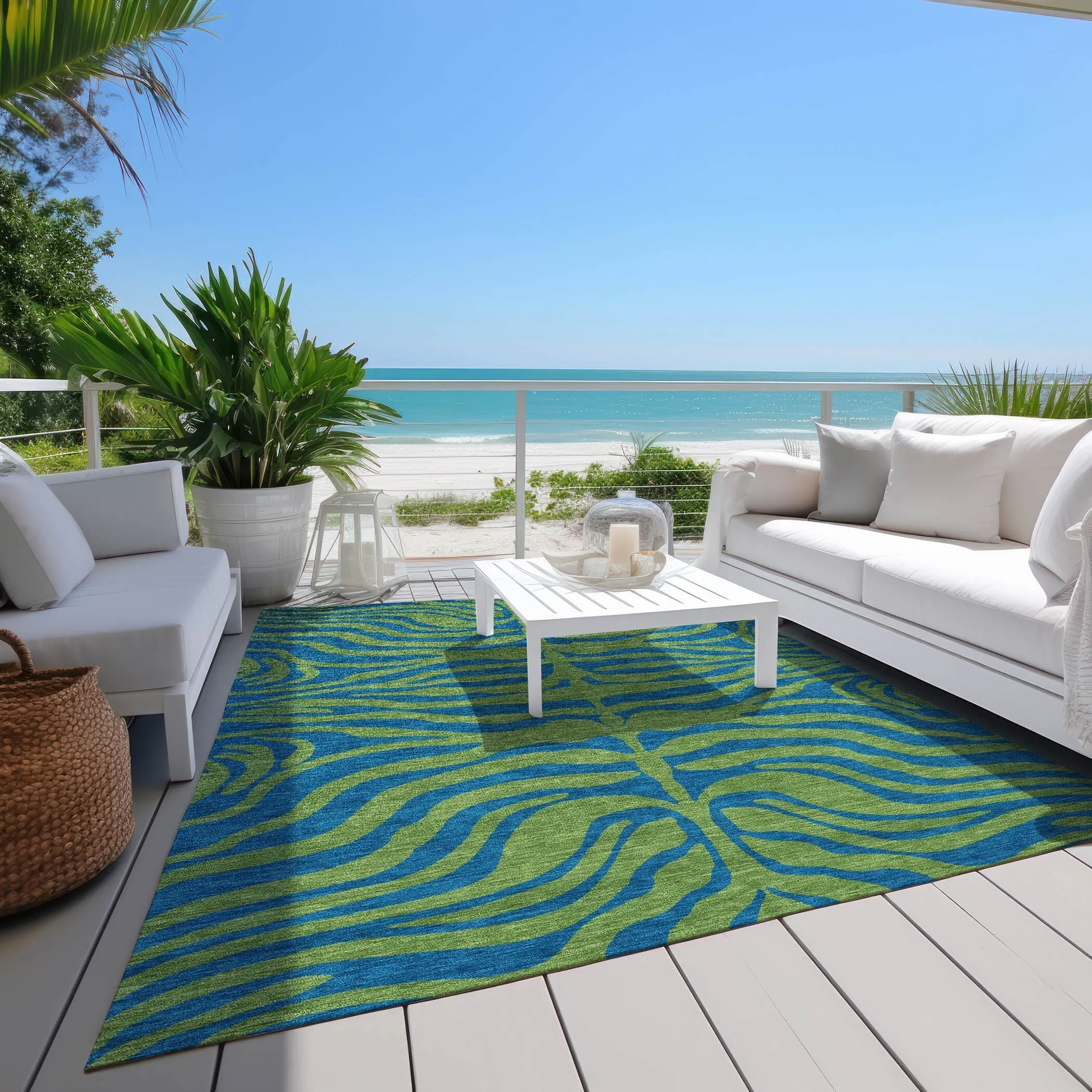 Machine Washable Indoor/ Outdoor Modern Animal Print Chantille Rug