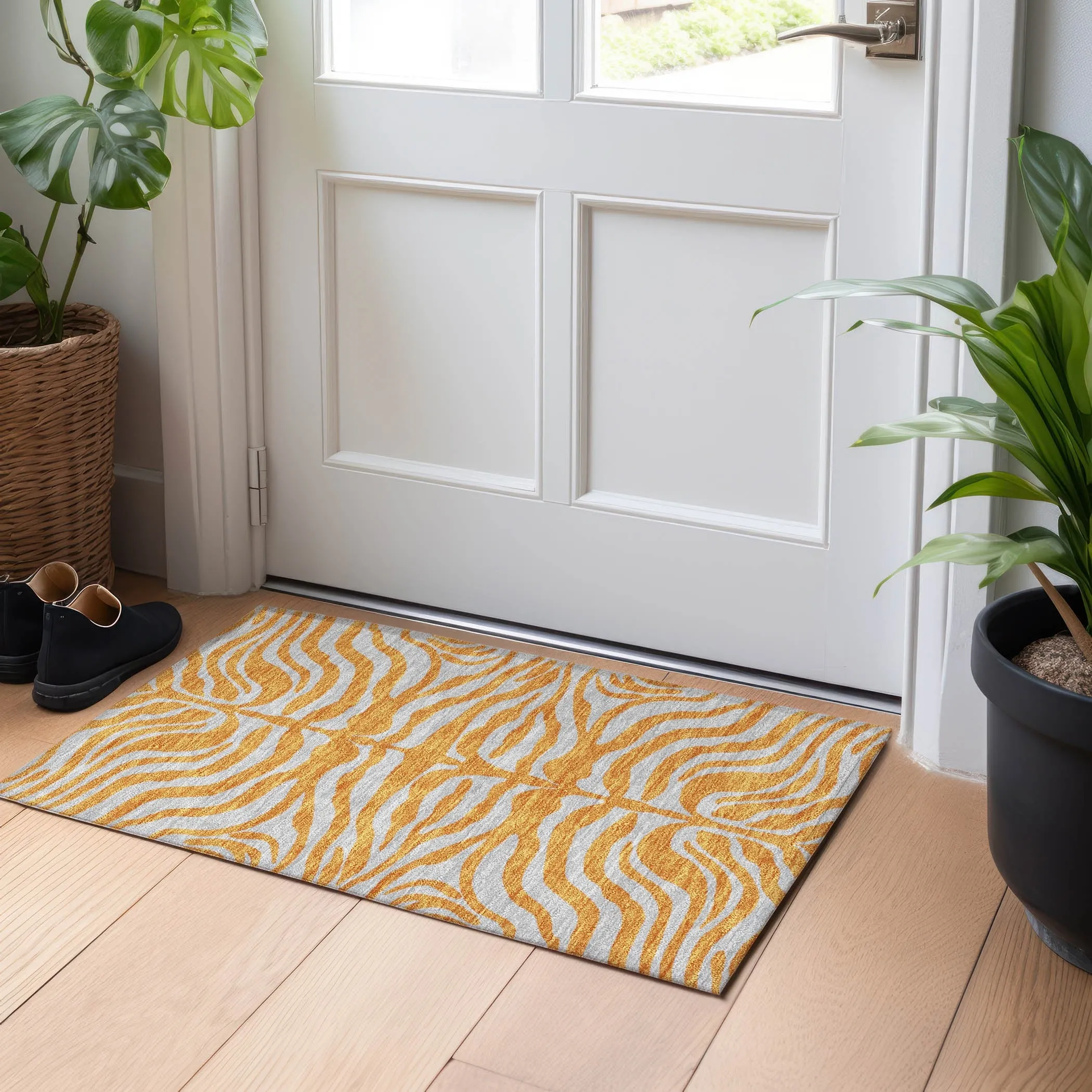 Machine Washable Indoor/ Outdoor Modern Animal Print Chantille Rug