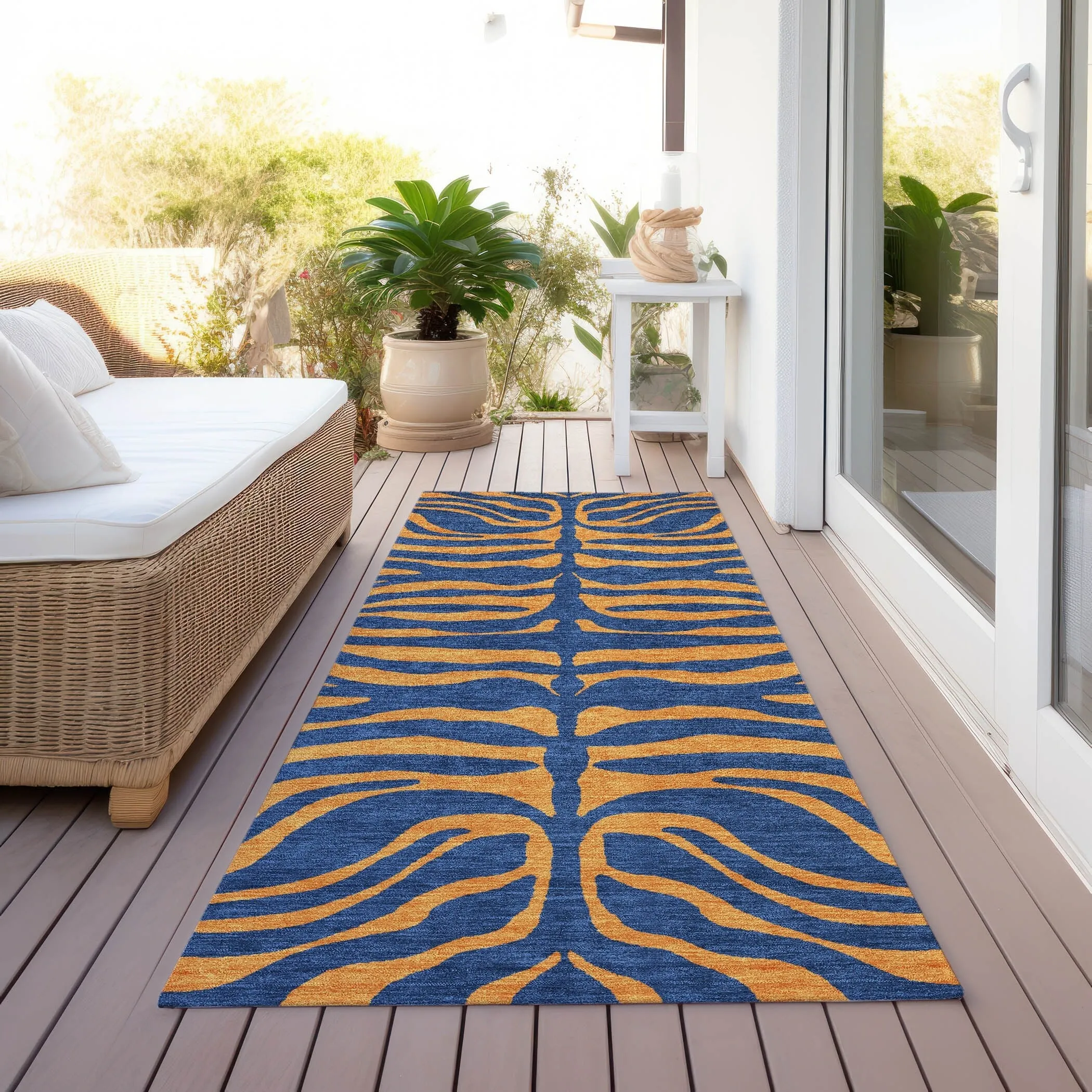 Machine Washable Indoor/ Outdoor Modern Animal Print Chantille Rug