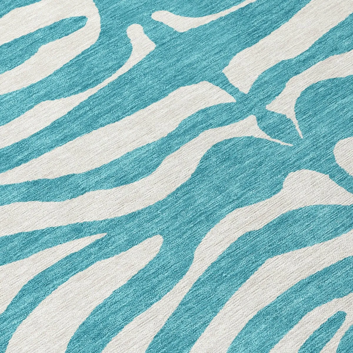 Machine Washable Indoor/ Outdoor Modern Animal Print Chantille Rug