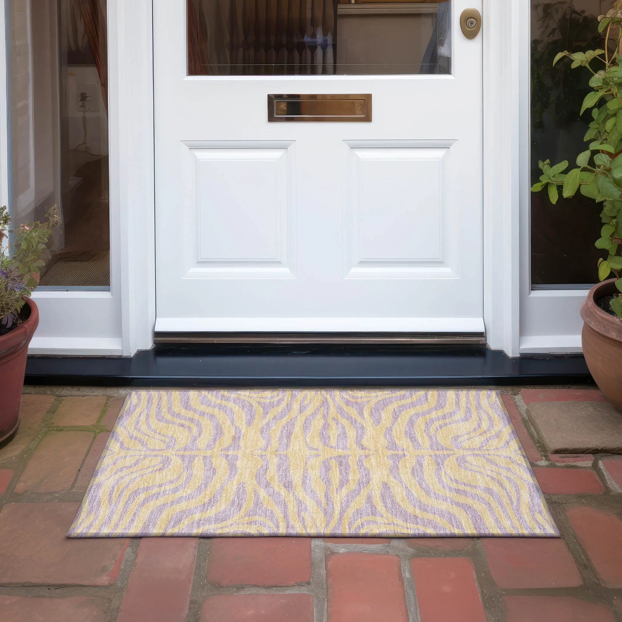 Machine Washable Indoor/ Outdoor Modern Animal Print Chantille Rug