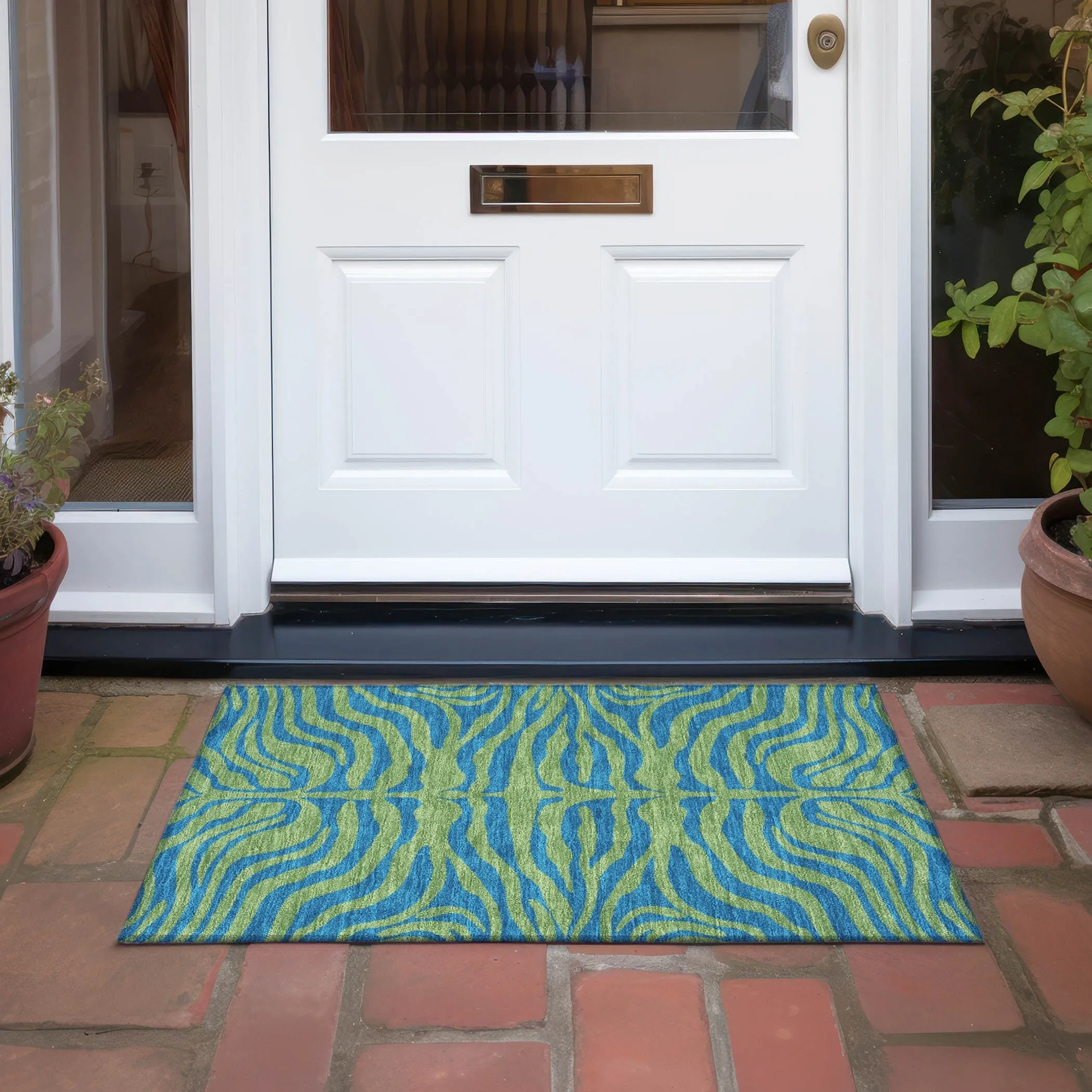 Machine Washable Indoor/ Outdoor Modern Animal Print Chantille Rug