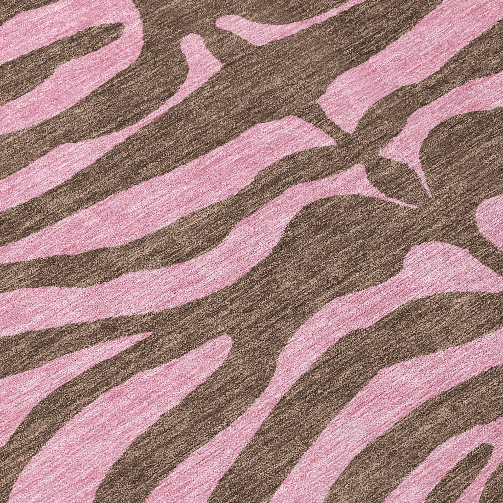 Machine Washable Indoor/ Outdoor Modern Animal Print Chantille Rug
