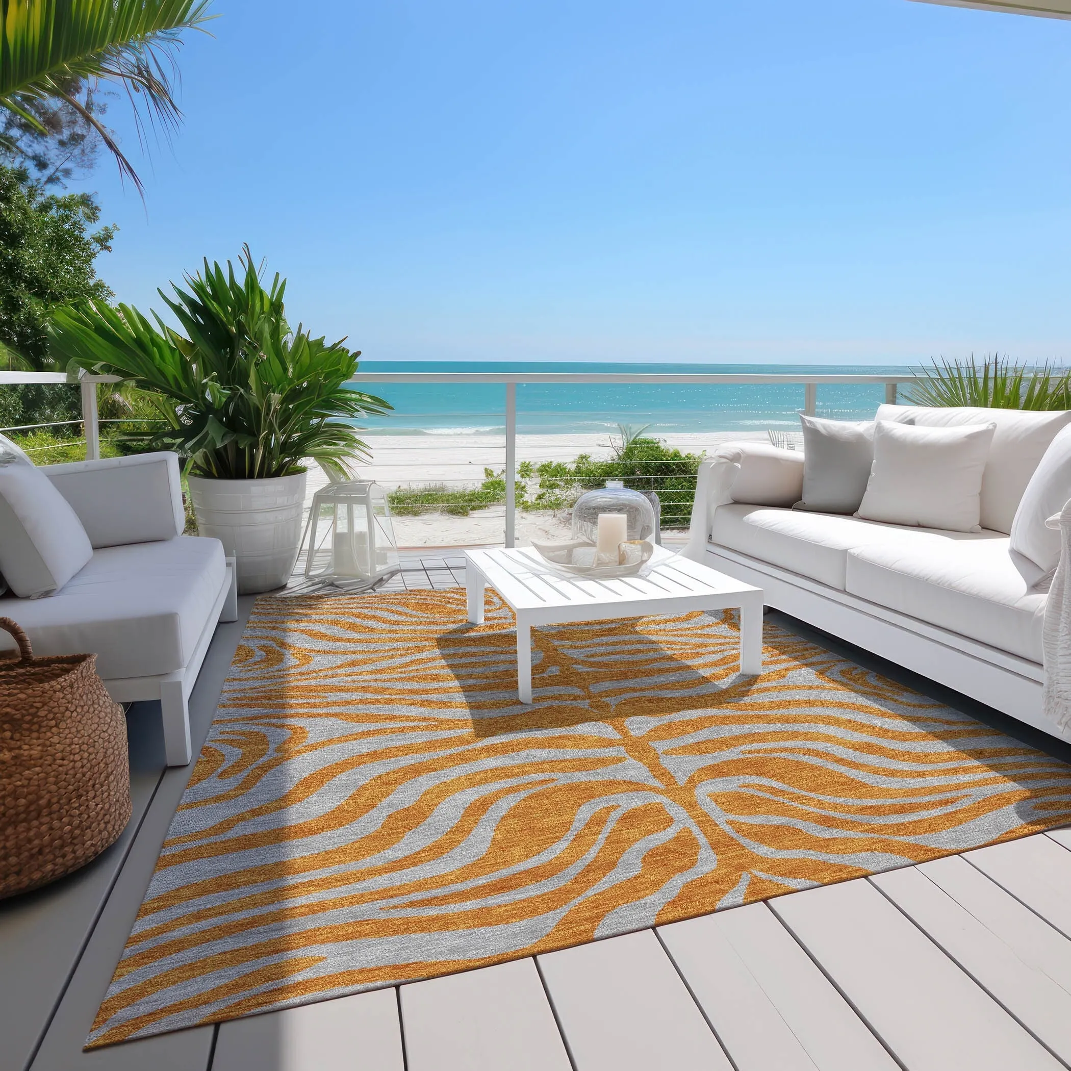 Machine Washable Indoor/ Outdoor Modern Animal Print Chantille Rug