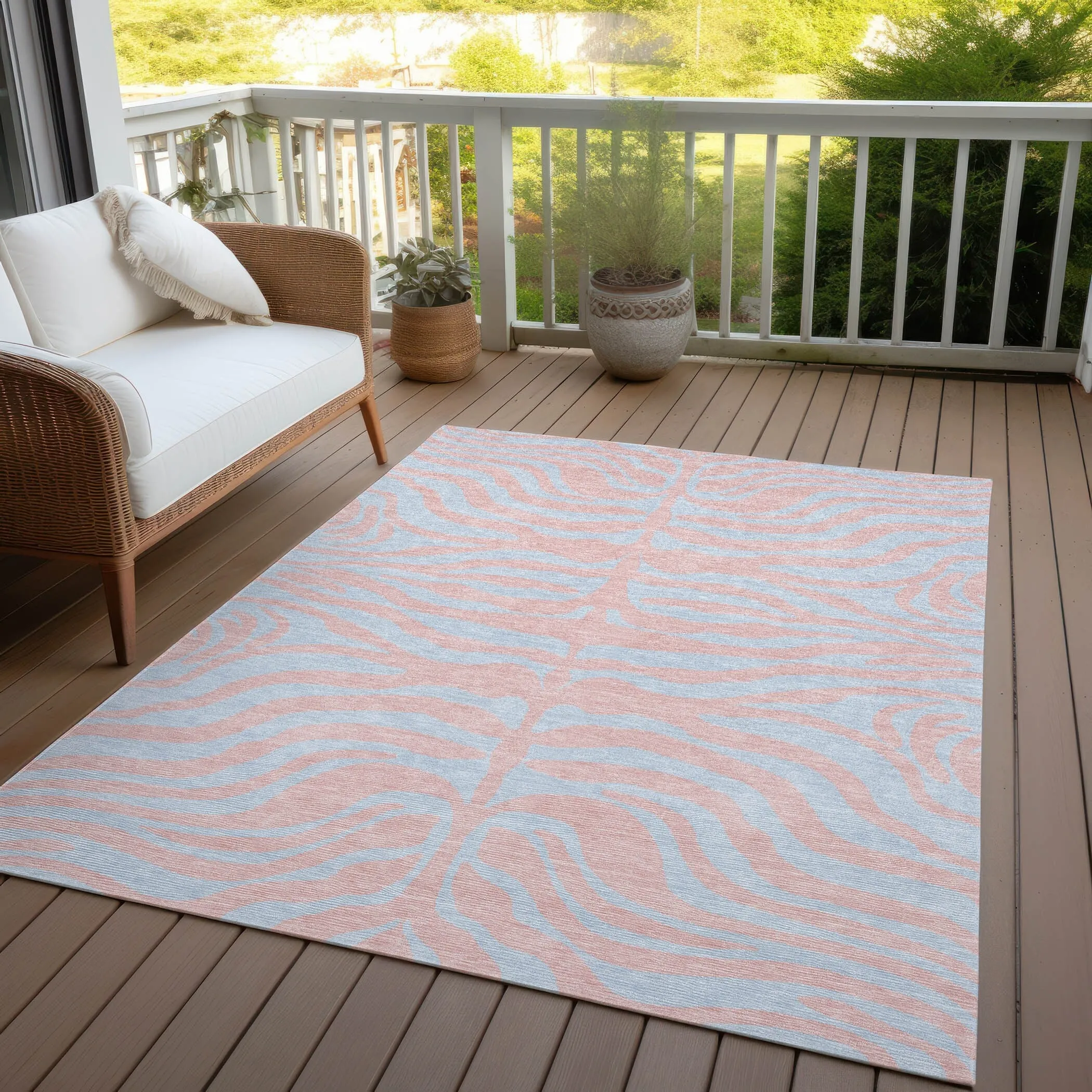 Machine Washable Indoor/ Outdoor Modern Animal Print Chantille Rug
