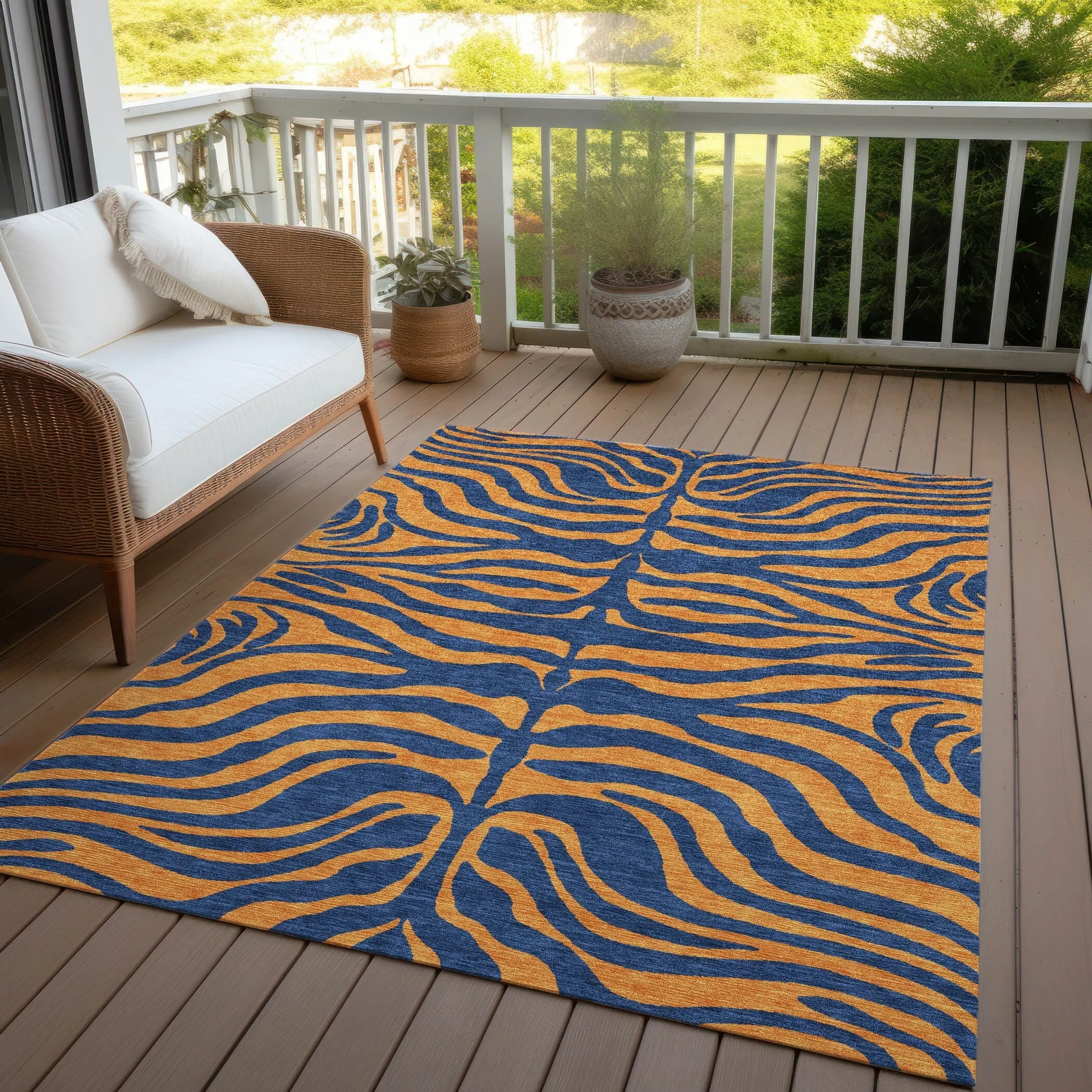 Machine Washable Indoor/ Outdoor Modern Animal Print Chantille Rug