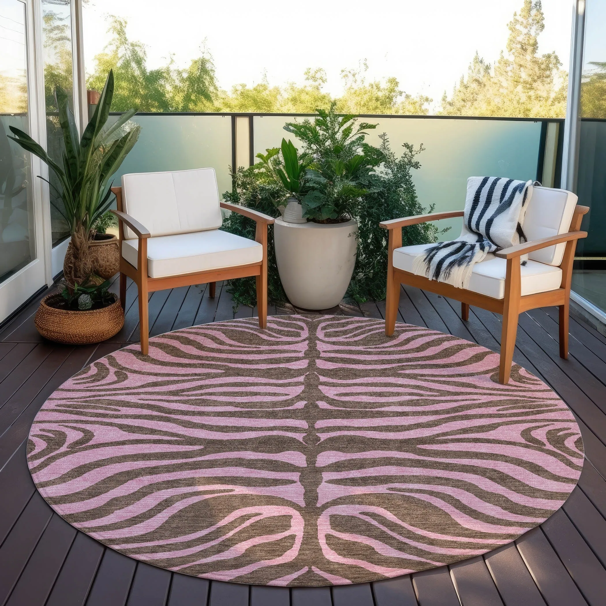 Machine Washable Indoor/ Outdoor Modern Animal Print Chantille Rug