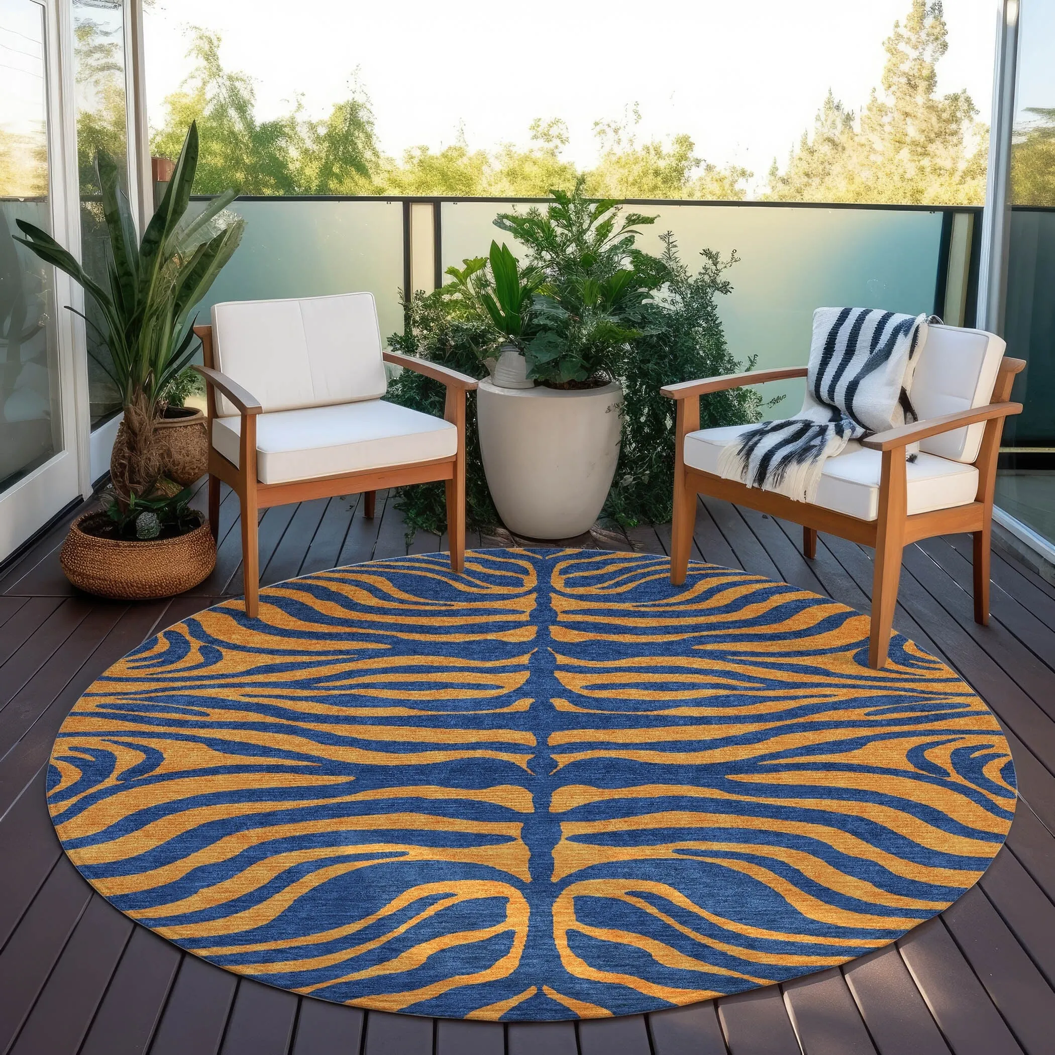 Machine Washable Indoor/ Outdoor Modern Animal Print Chantille Rug