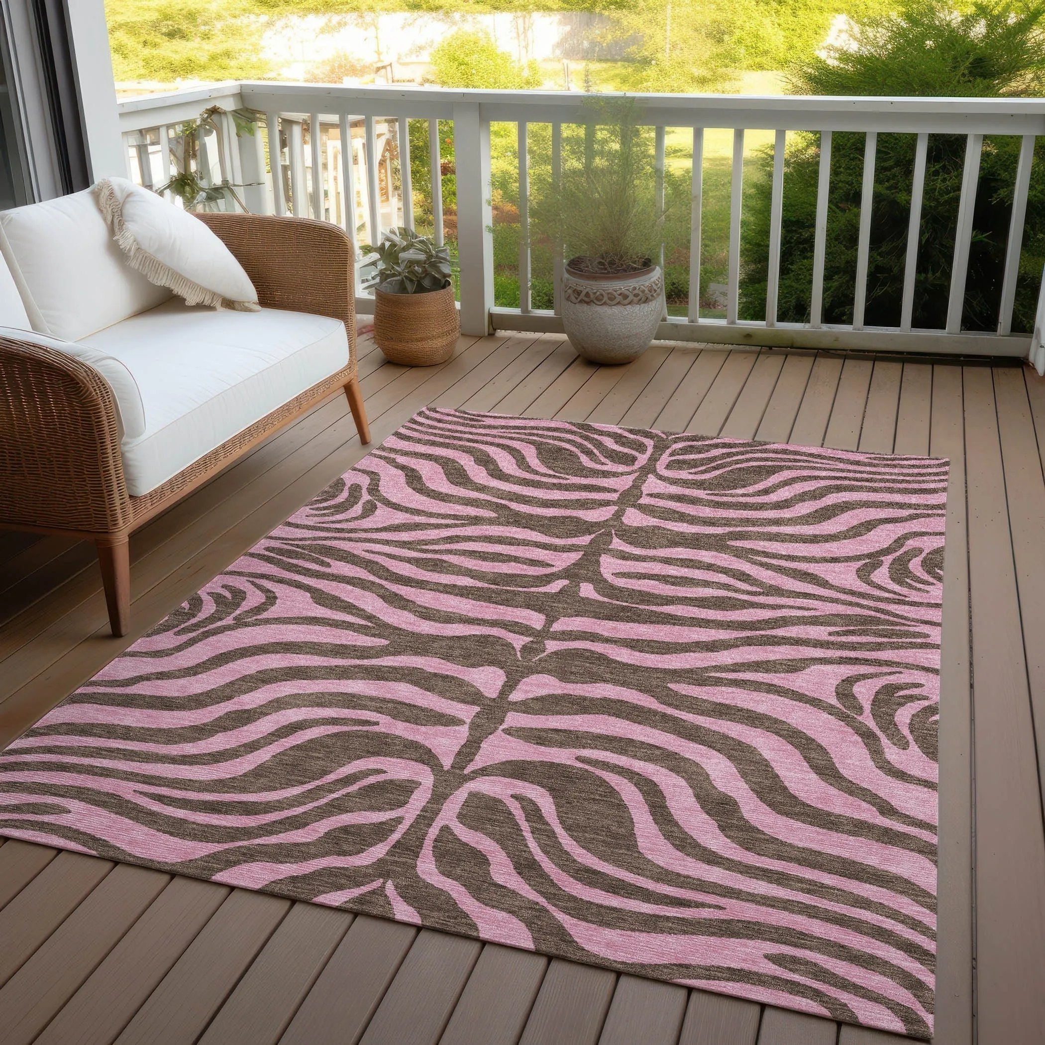Machine Washable Indoor/ Outdoor Modern Animal Print Chantille Rug