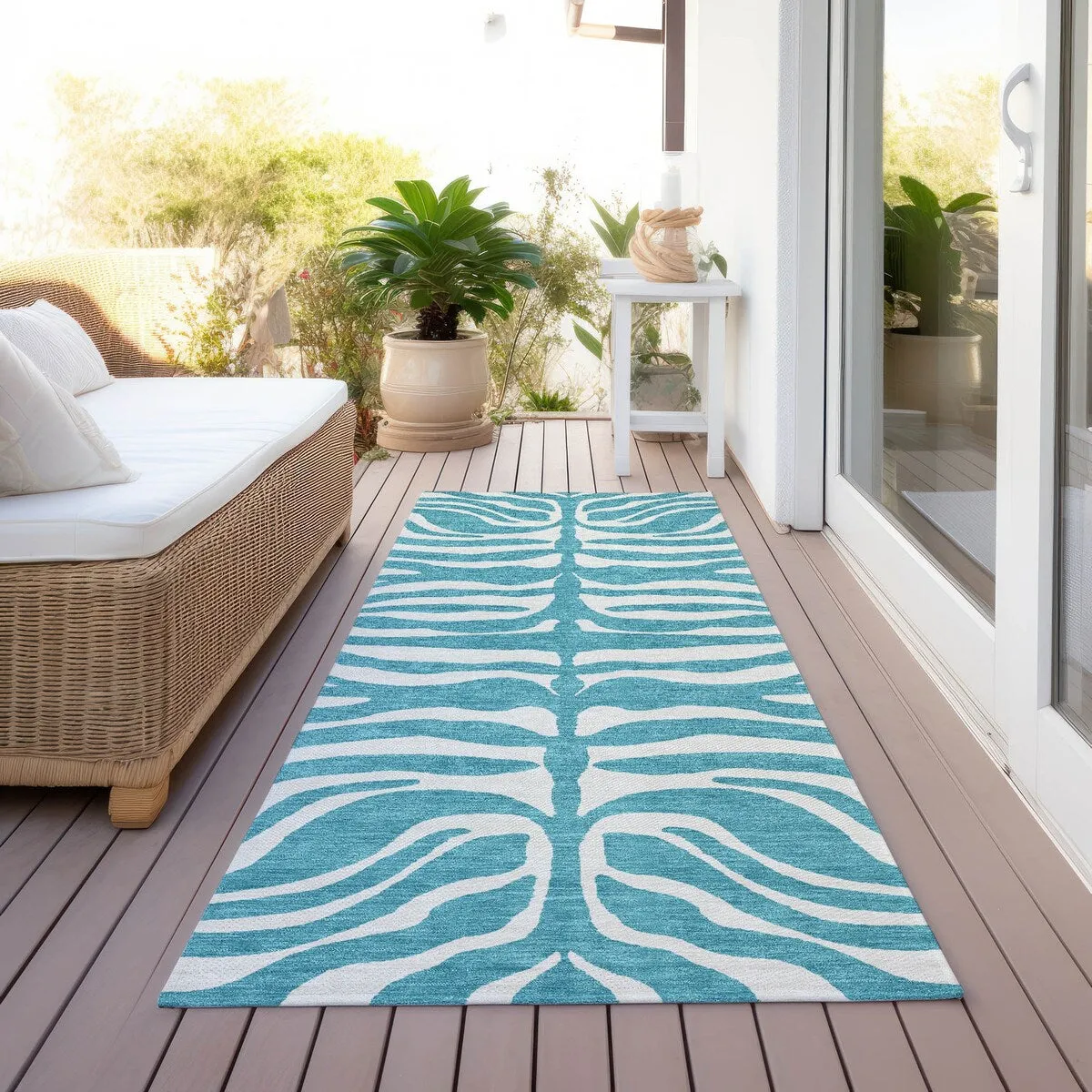 Machine Washable Indoor/ Outdoor Modern Animal Print Chantille Rug