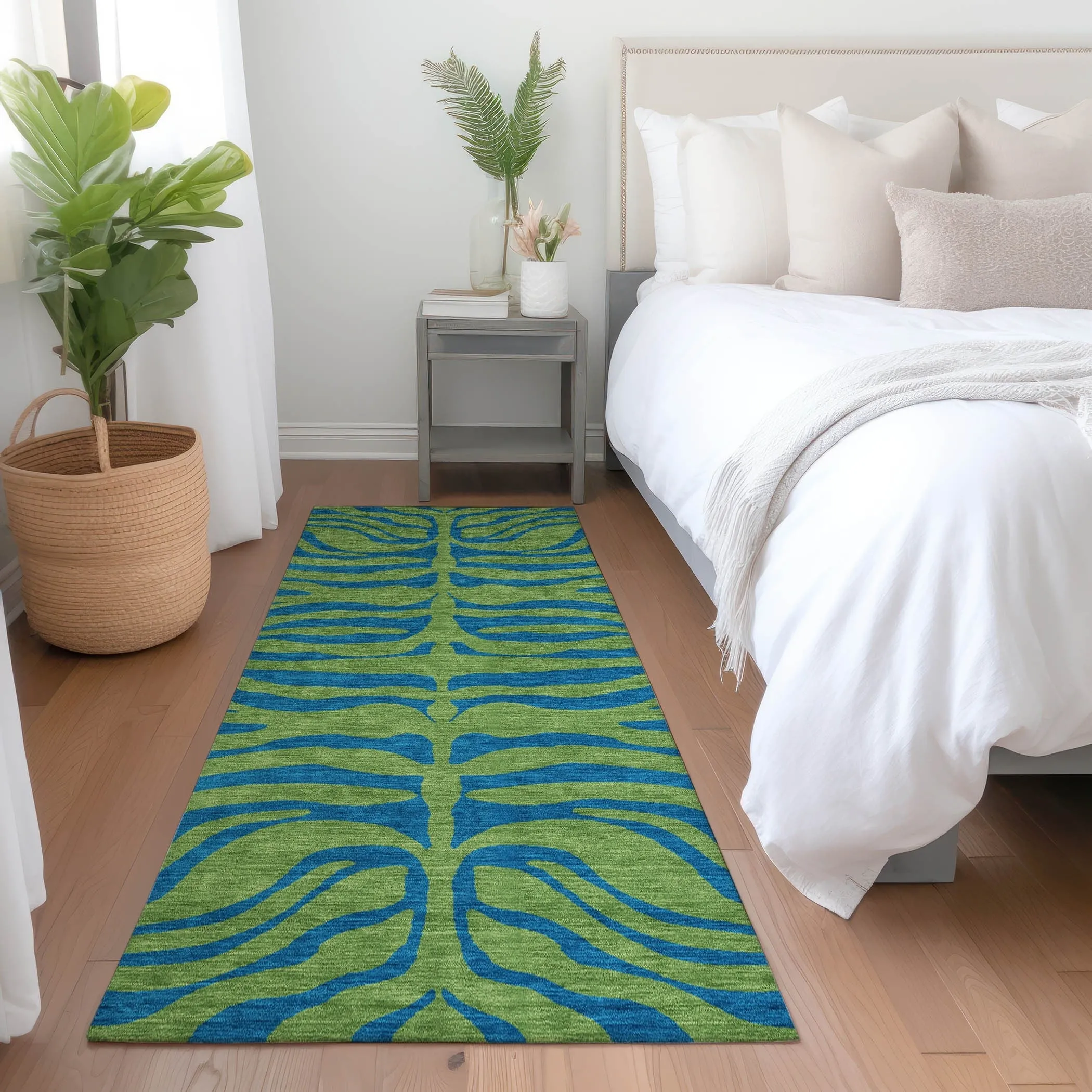 Machine Washable Indoor/ Outdoor Modern Animal Print Chantille Rug