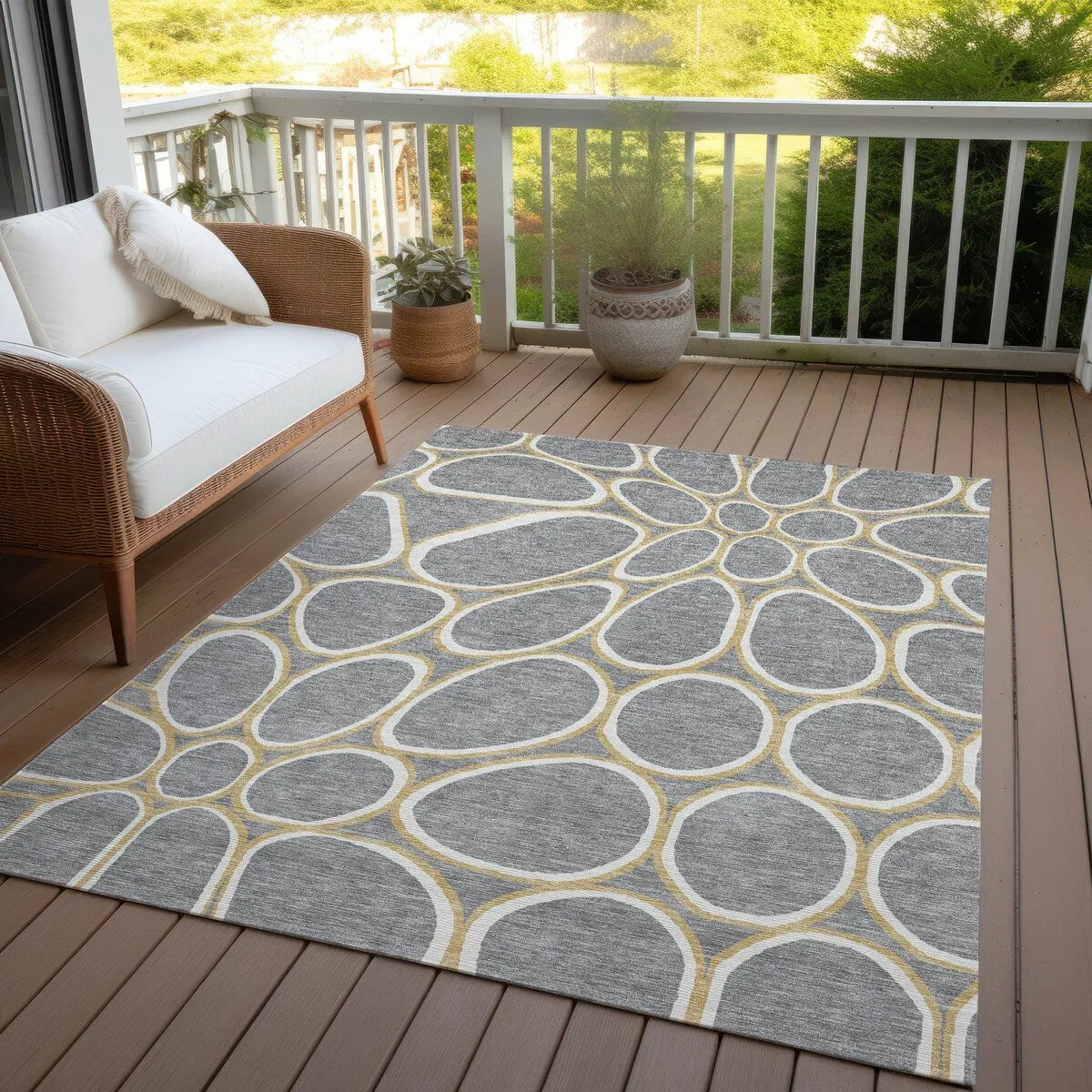 Machine Washable Indoor/ Outdoor Modern Bubbles Chantille Rug