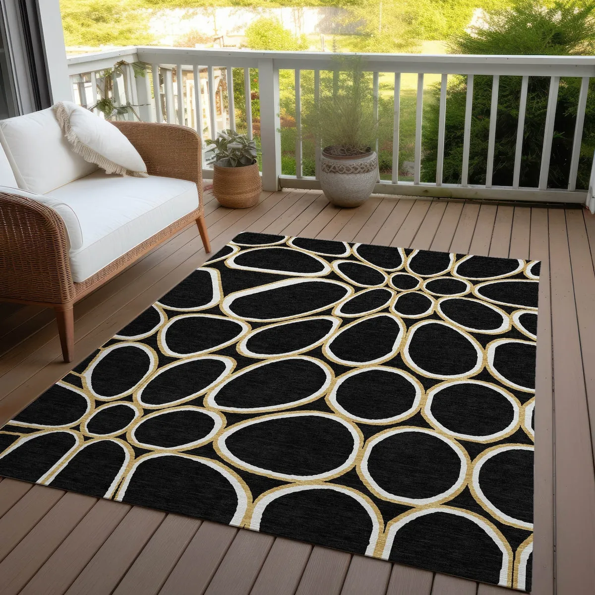 Machine Washable Indoor/ Outdoor Modern Bubbles Chantille Rug