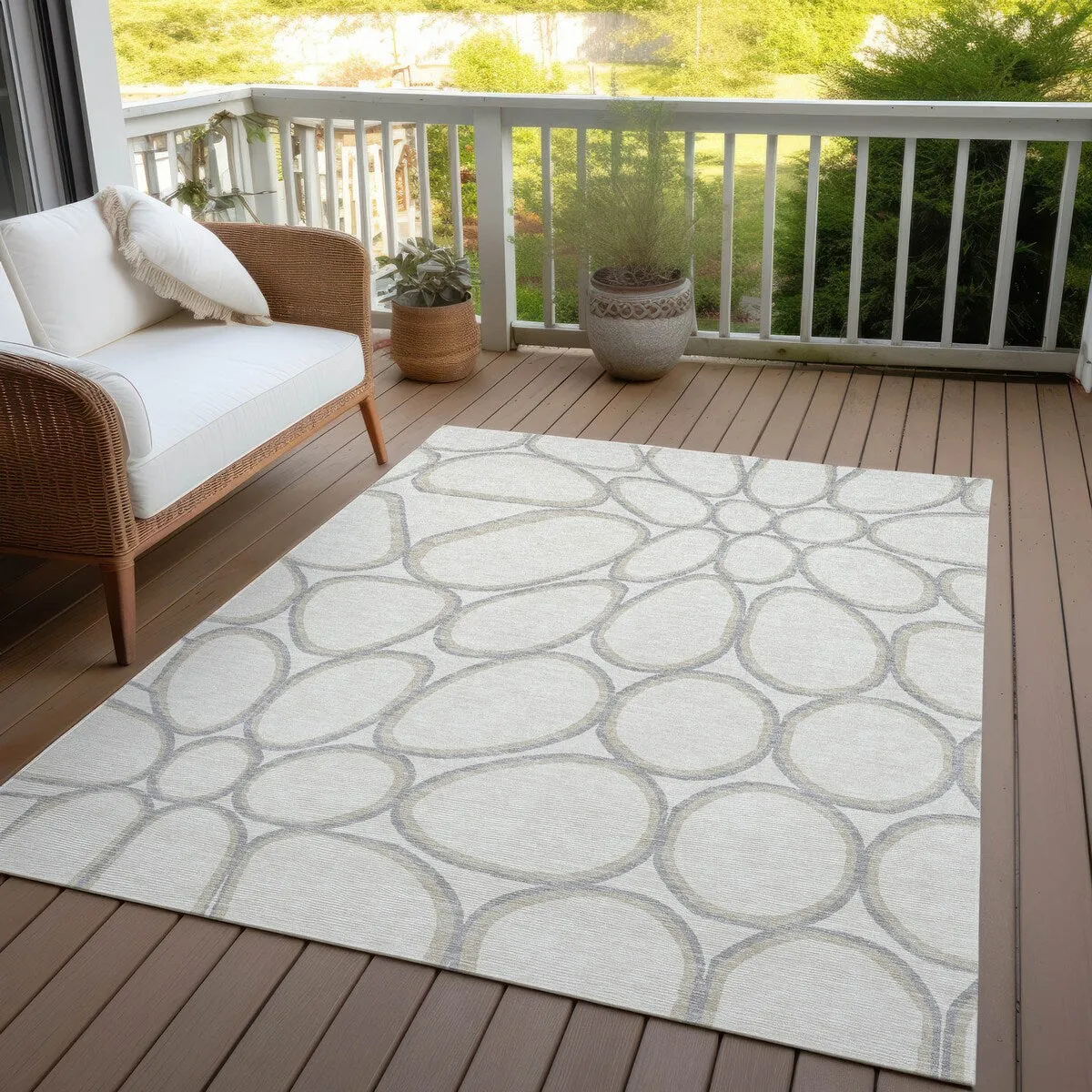 Machine Washable Indoor/ Outdoor Modern Bubbles Chantille Rug