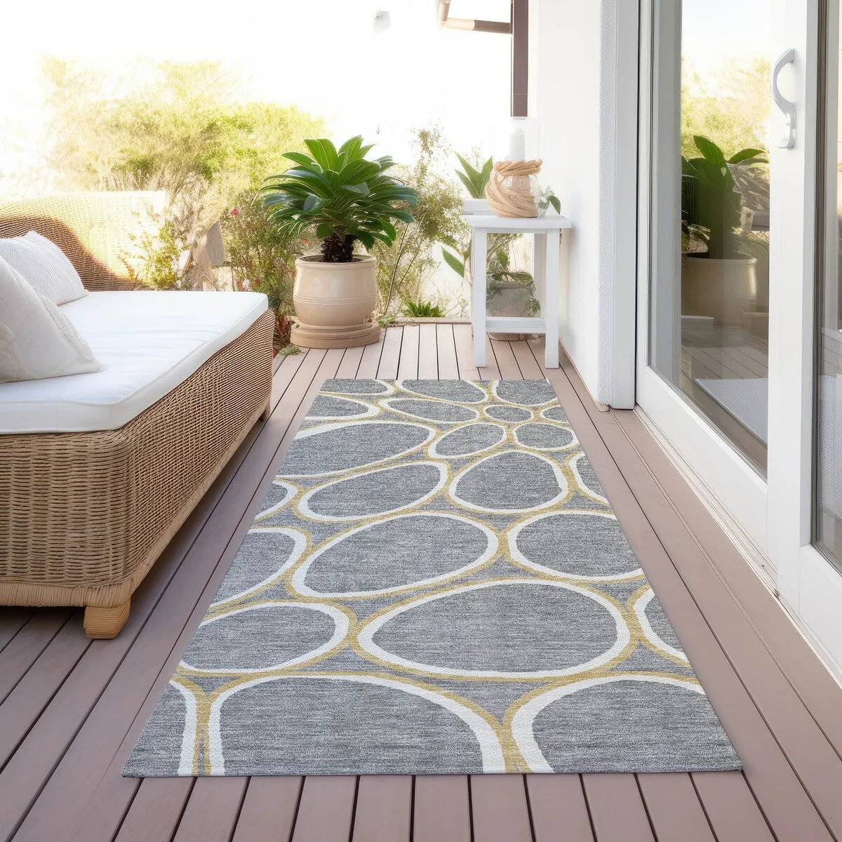 Machine Washable Indoor/ Outdoor Modern Bubbles Chantille Rug