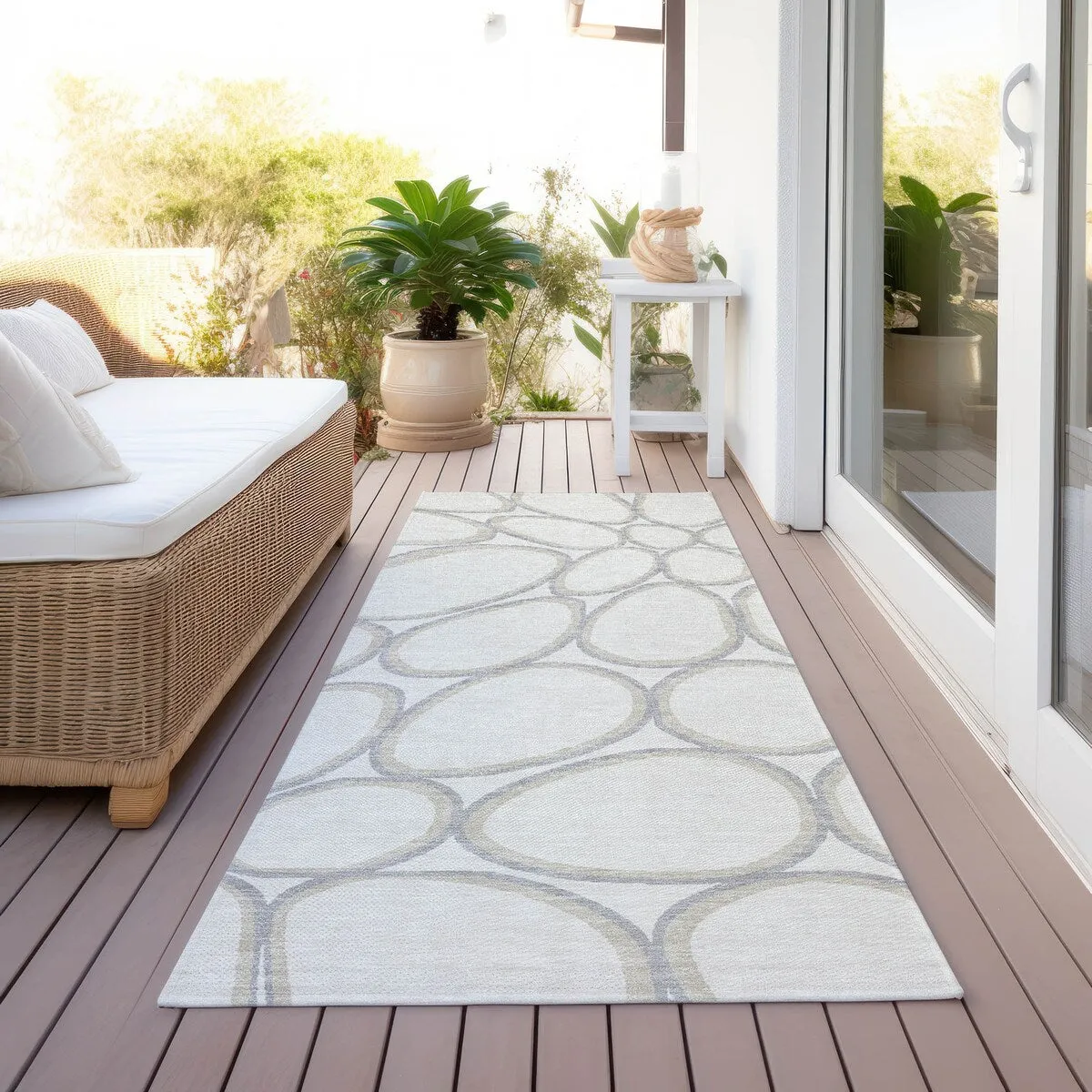 Machine Washable Indoor/ Outdoor Modern Bubbles Chantille Rug