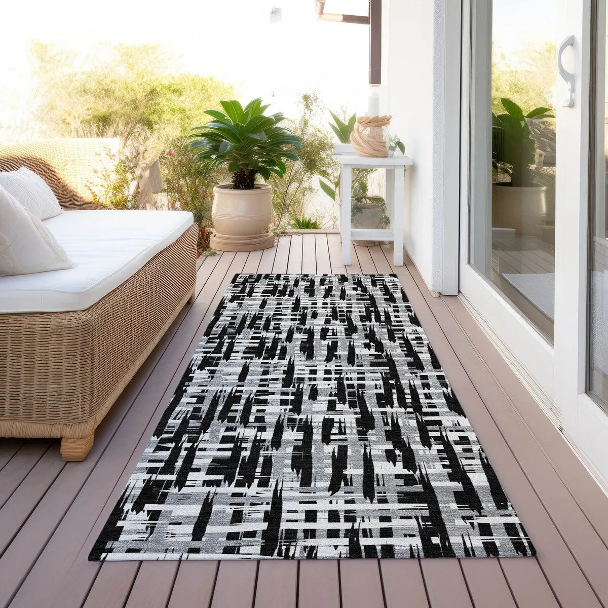 Machine Washable Indoor/ Outdoor Modern Crosshatch Chantille Rug
