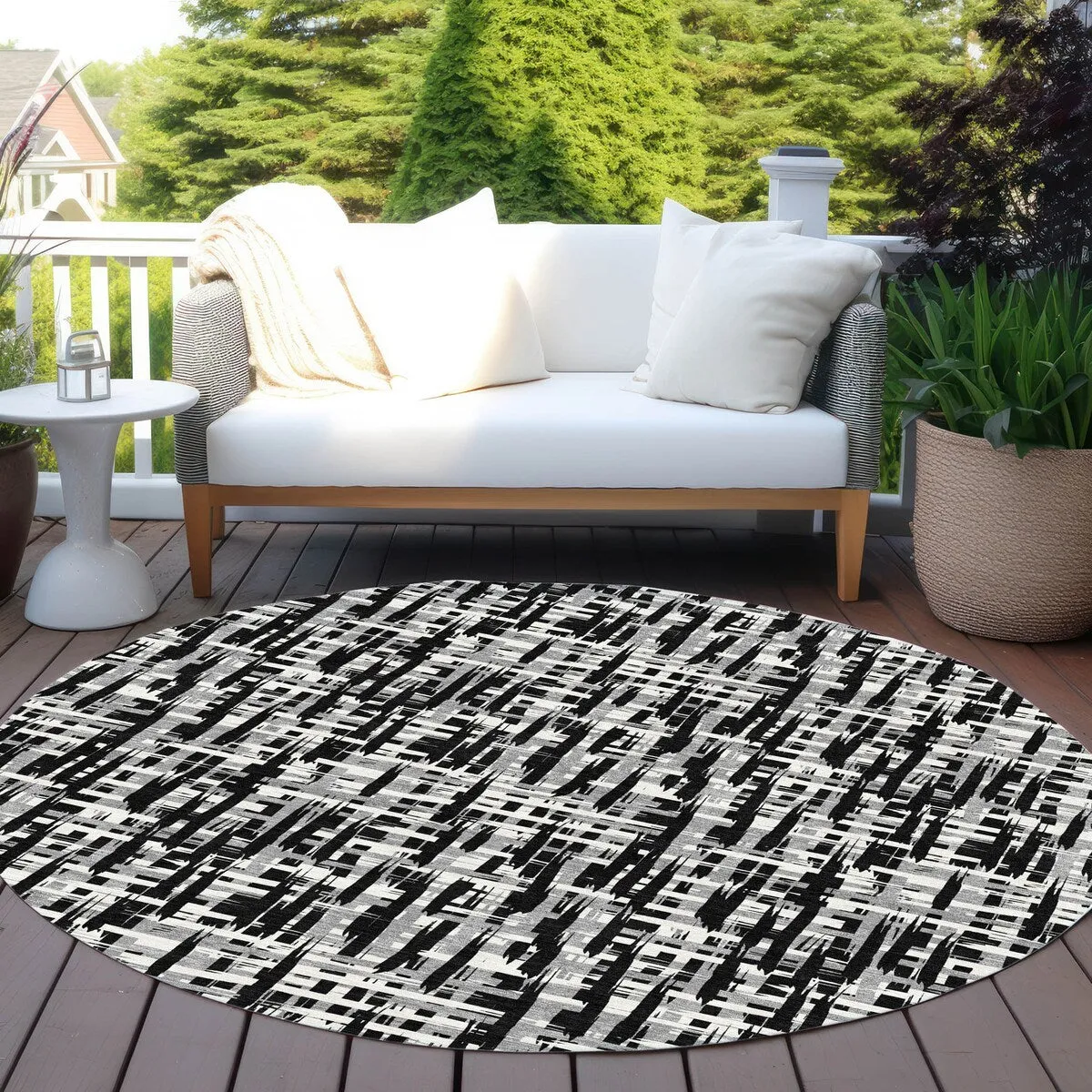 Machine Washable Indoor/ Outdoor Modern Crosshatch Chantille Rug